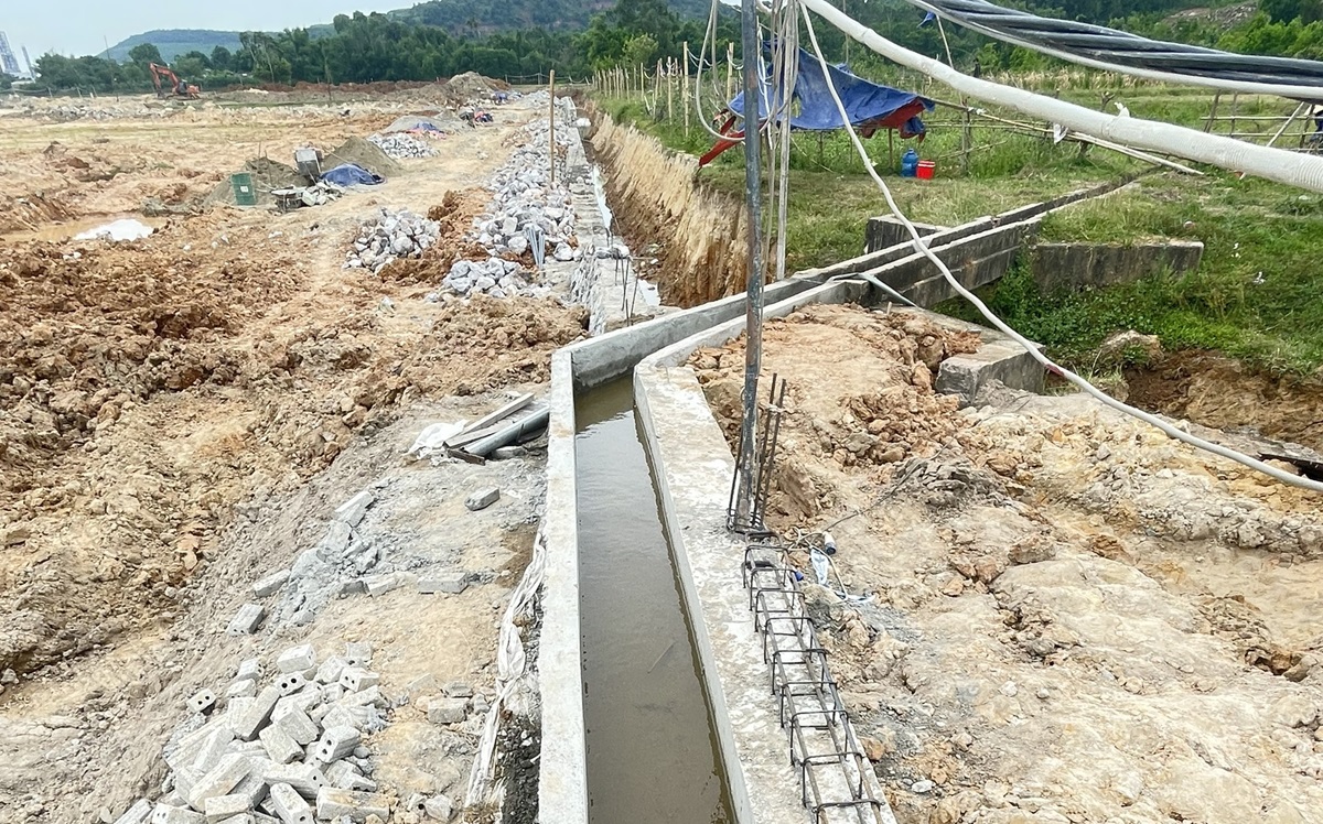 Th&ocirc;ng tin mới vụ x&acirc;y nh&agrave; m&aacute;y, ph&aacute; lu&ocirc;n k&ecirc;nh thủy lợi- Ảnh 3.