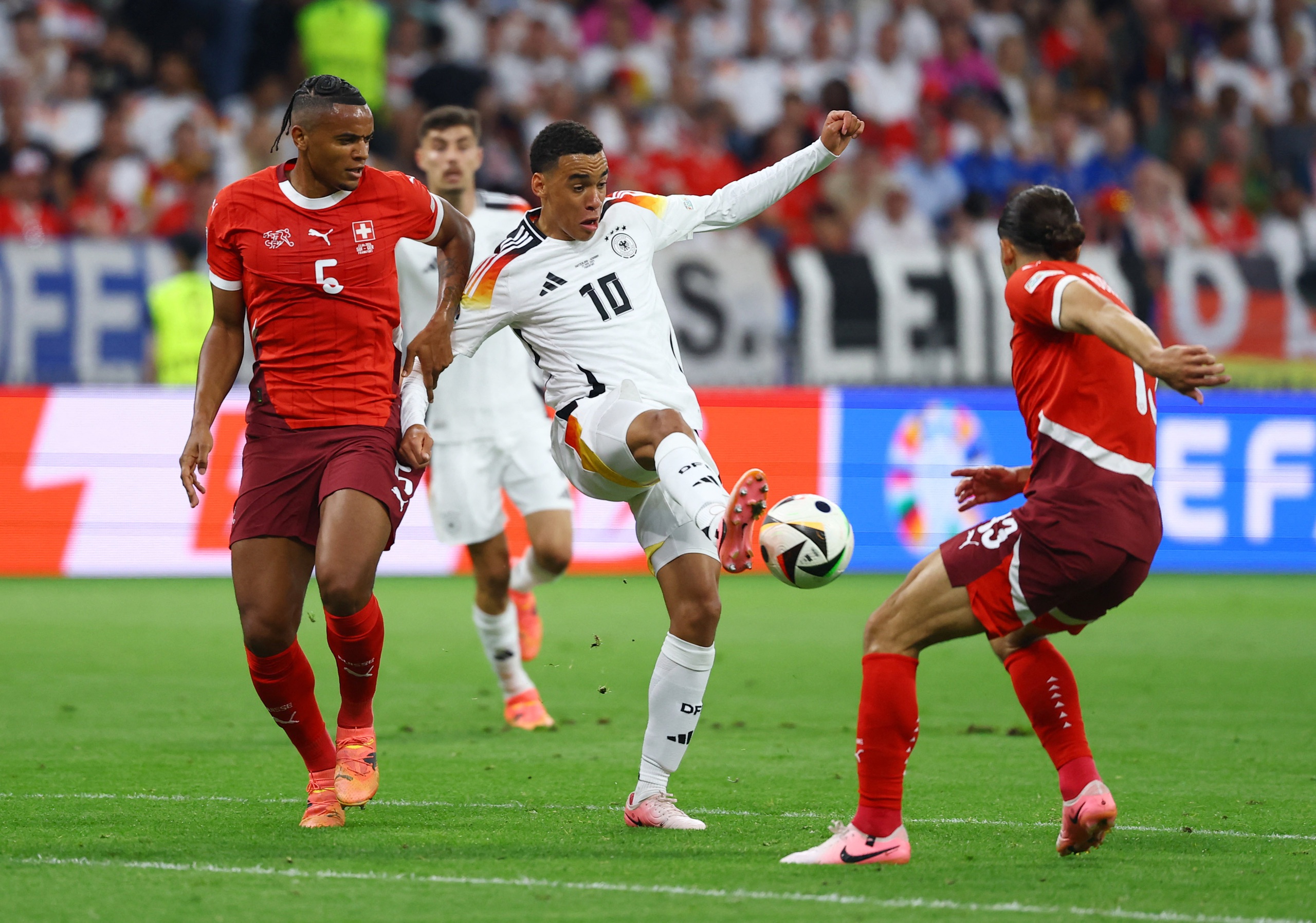 Euro 2024: Si&ecirc;u dự bị lập c&ocirc;ng, Đức chật vật cầm h&ograve;a Thụy Sĩ- Ảnh 1.