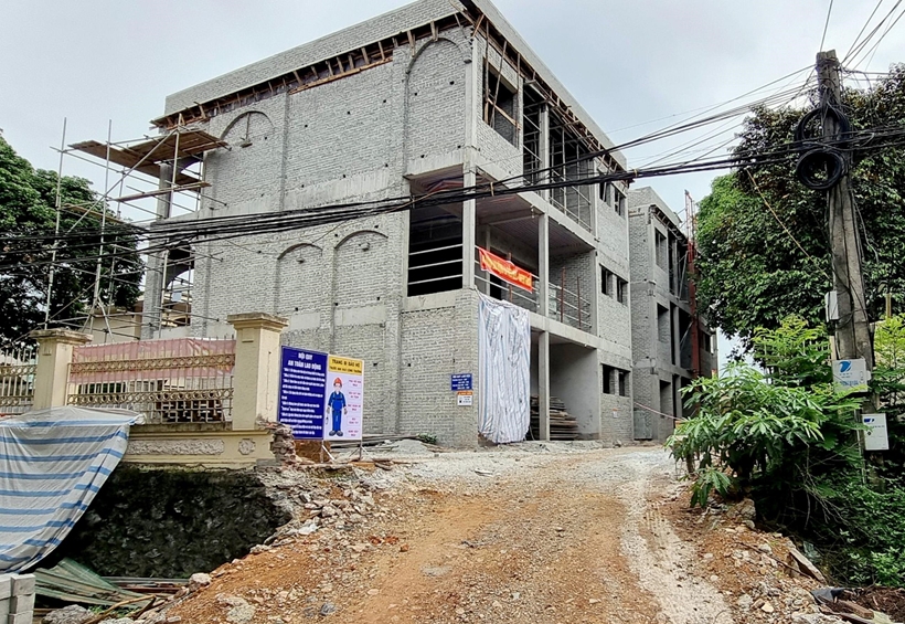 Tai nạn thang m&aacute;y vận chuyển vật liệu, 3 người tử vong, 7 người bị thương- Ảnh 1.