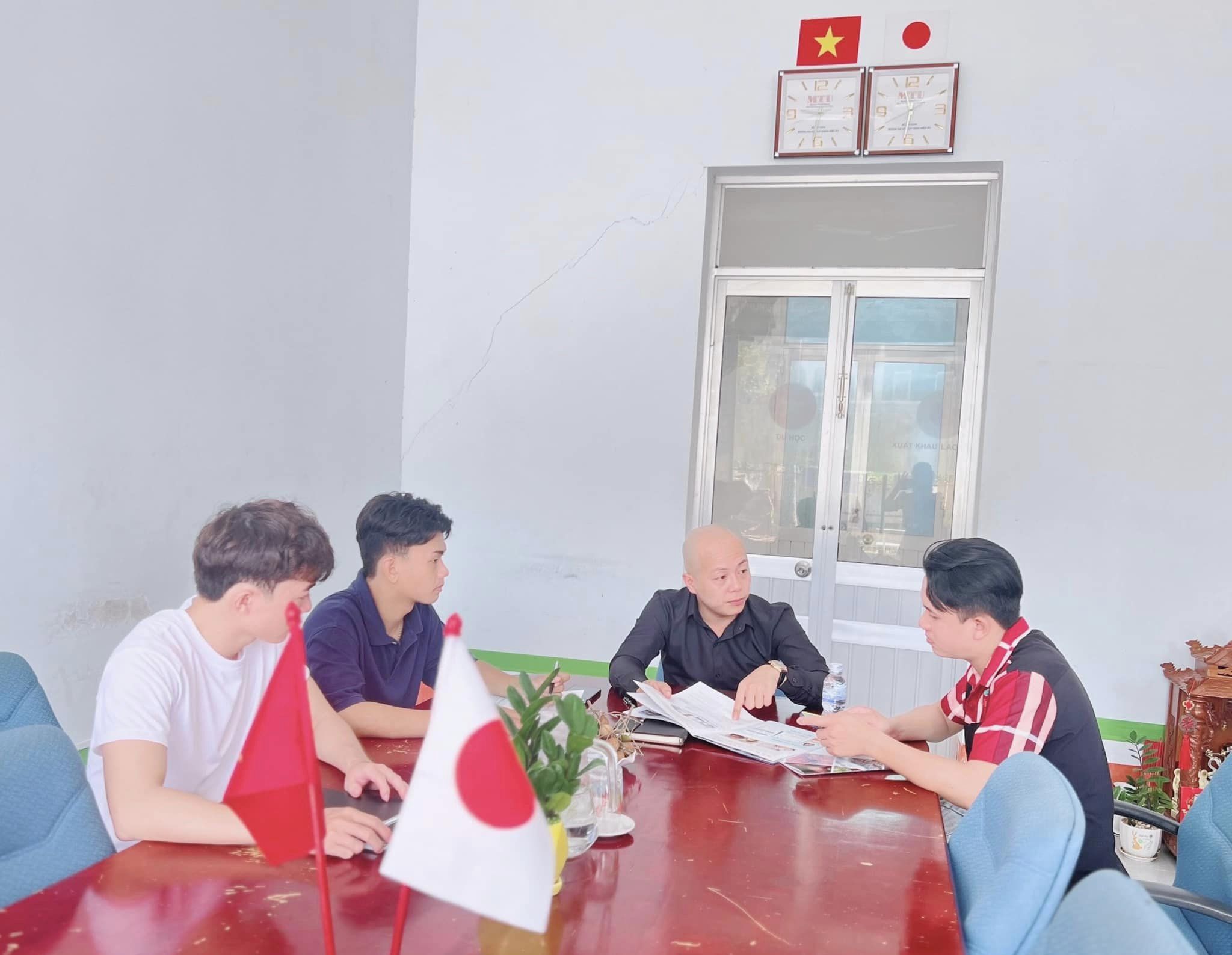 N&acirc;ng bước người lao động: Khắc phục t&igrave;nh trạng lao động Việt Nam bỏ trốn- Ảnh 1.