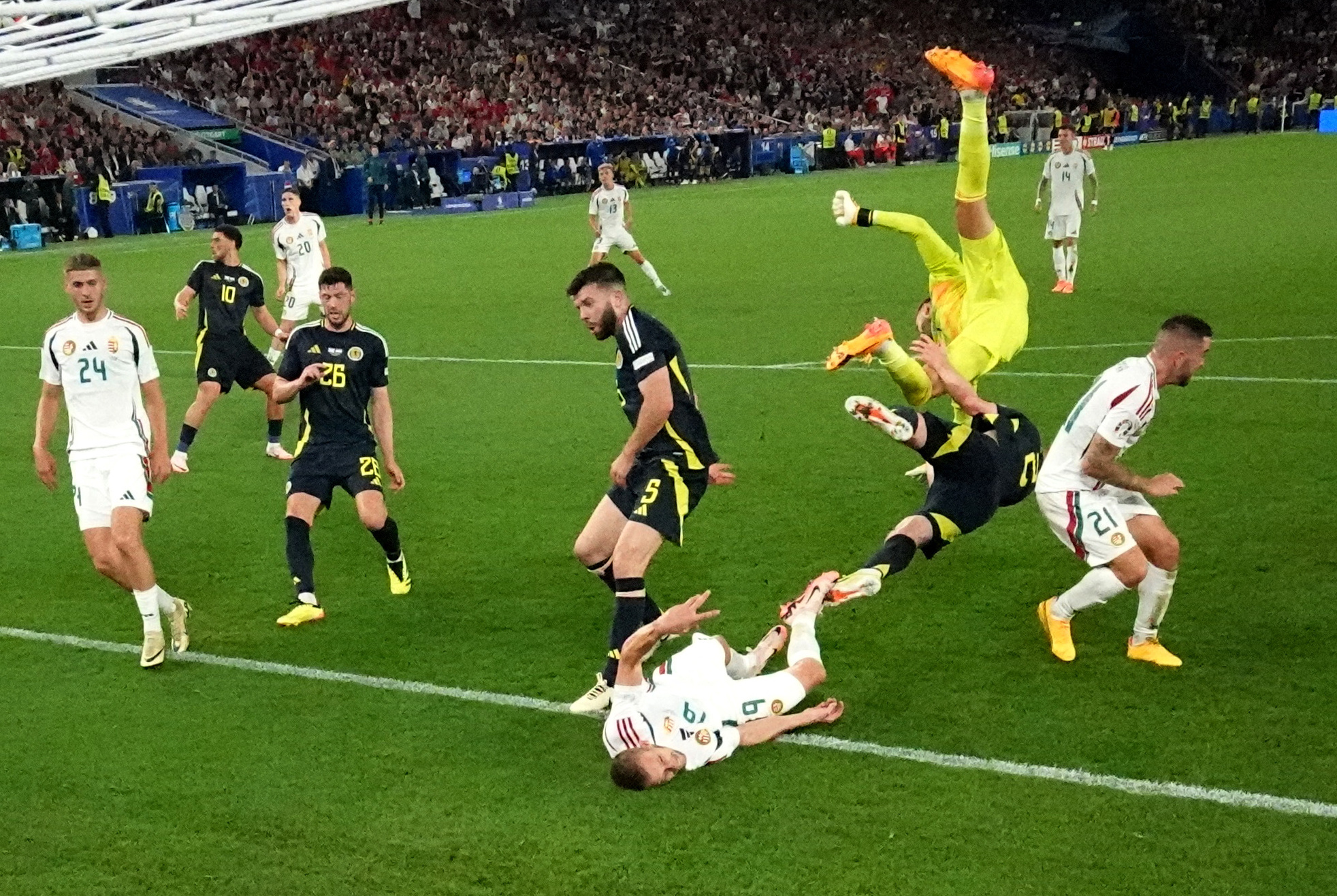 Euro 2024: Sau chấn thương kinh ho&agrave;ng ở mặt, tuyển thủ Hungary giờ ra sao?- Ảnh 5.