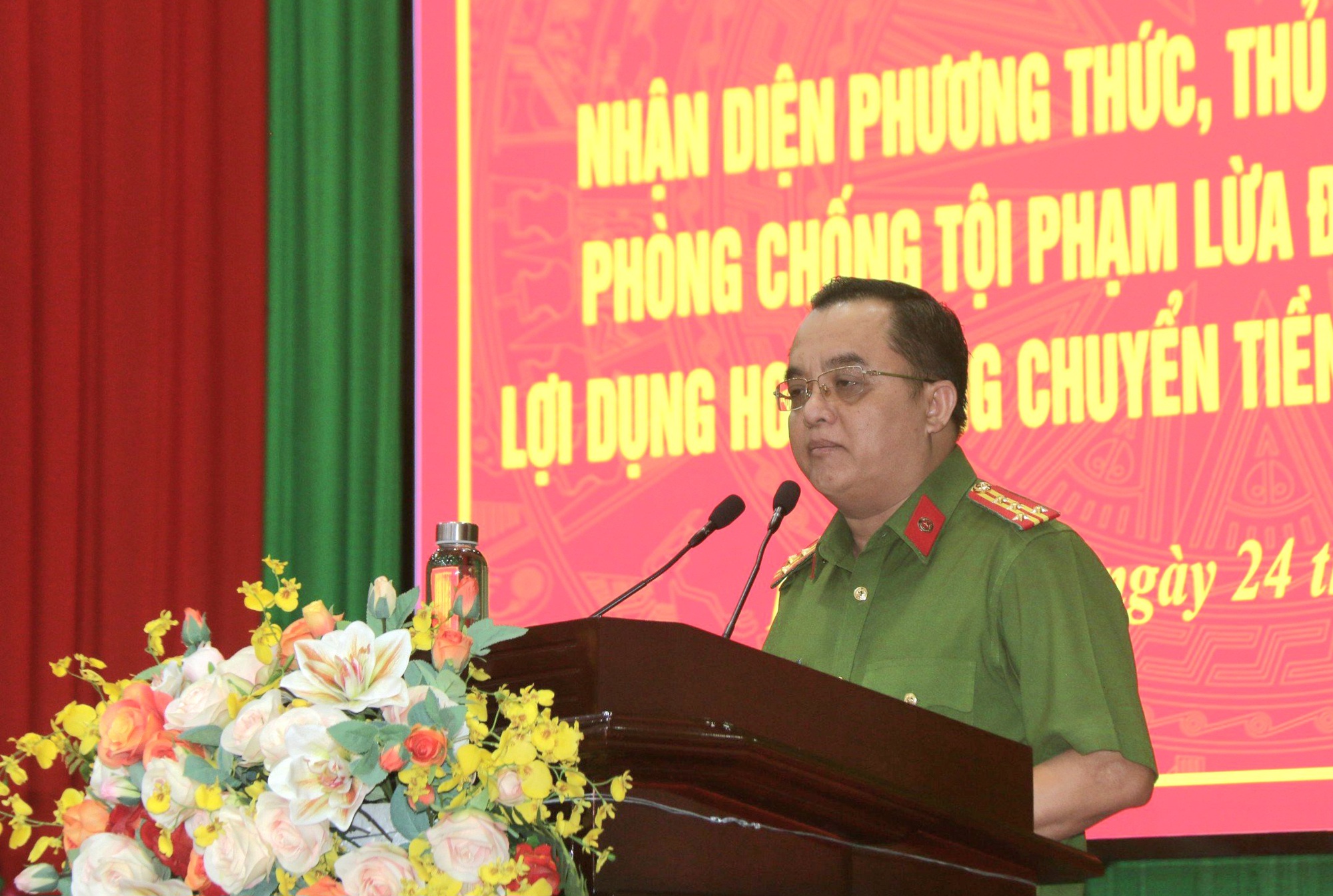 Nh&acirc;n vi&ecirc;n ng&acirc;n h&agrave;ng ở B&igrave;nh Thuận ngăn chặn nhiều vụ lừa đảo nhờ quan s&aacute;t- Ảnh 3.