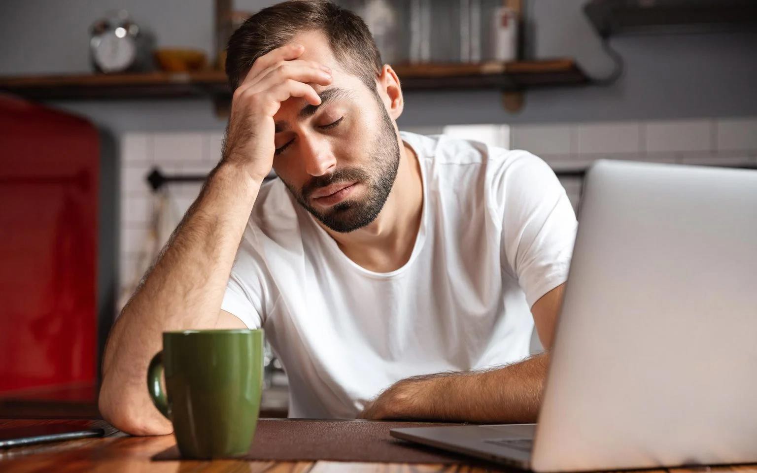 Hay buồn ngủ, nhức đầu buổi sáng: Lý do đáng ngại