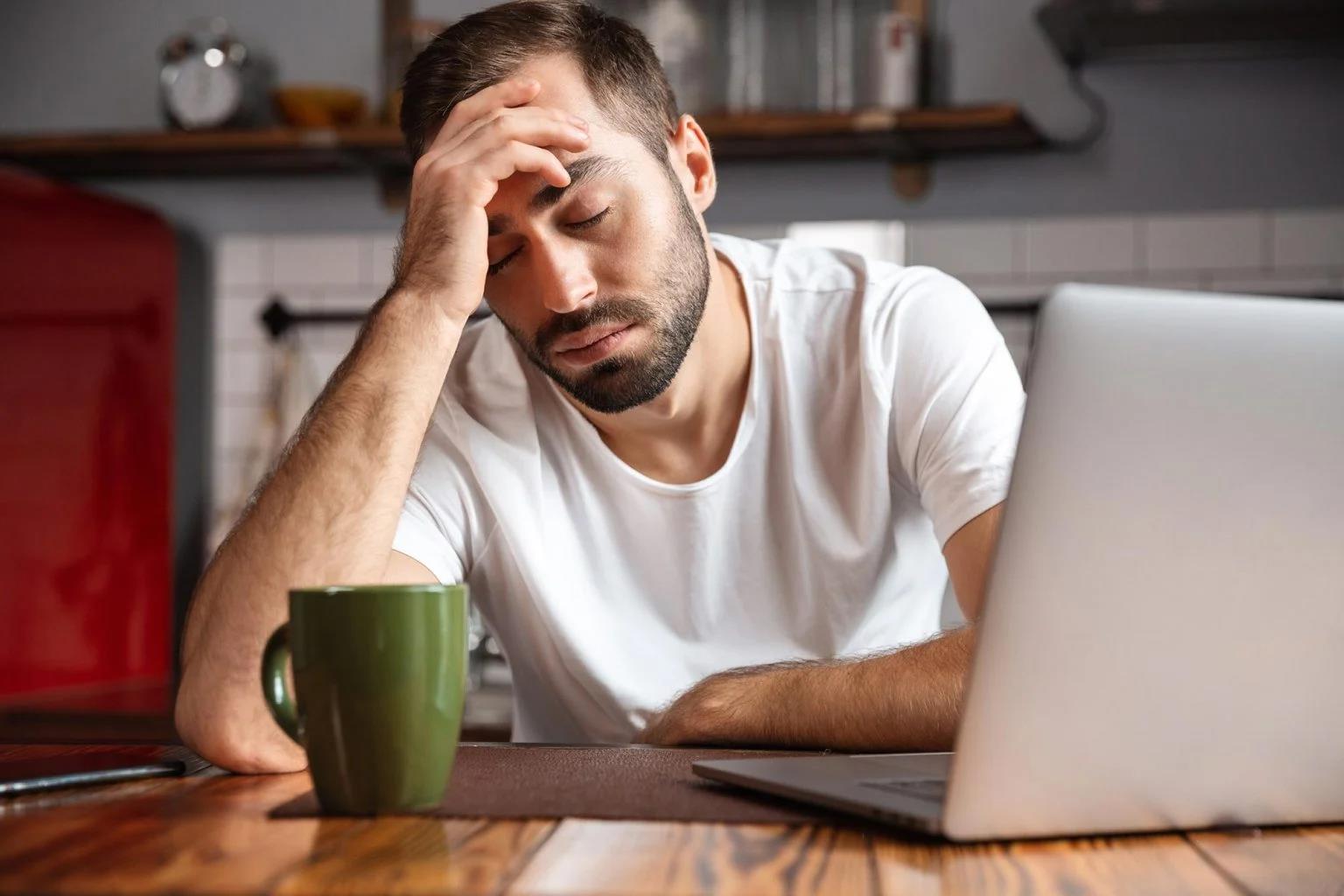 Hay buồn ngủ, nhức đầu buổi s&aacute;ng: L&yacute; do đ&aacute;ng ngại- Ảnh 1.