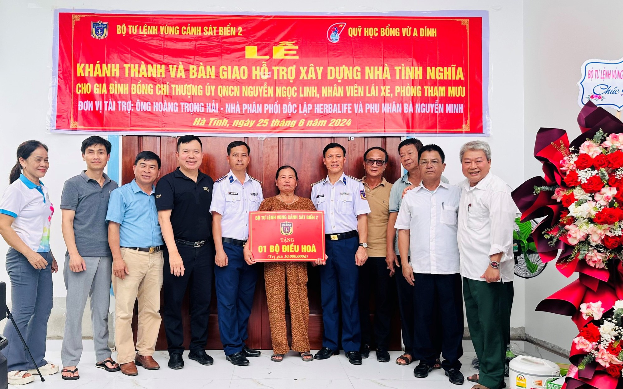 Bàn giao nhà tình nghĩa cho gia đình quân nhân khó khăn