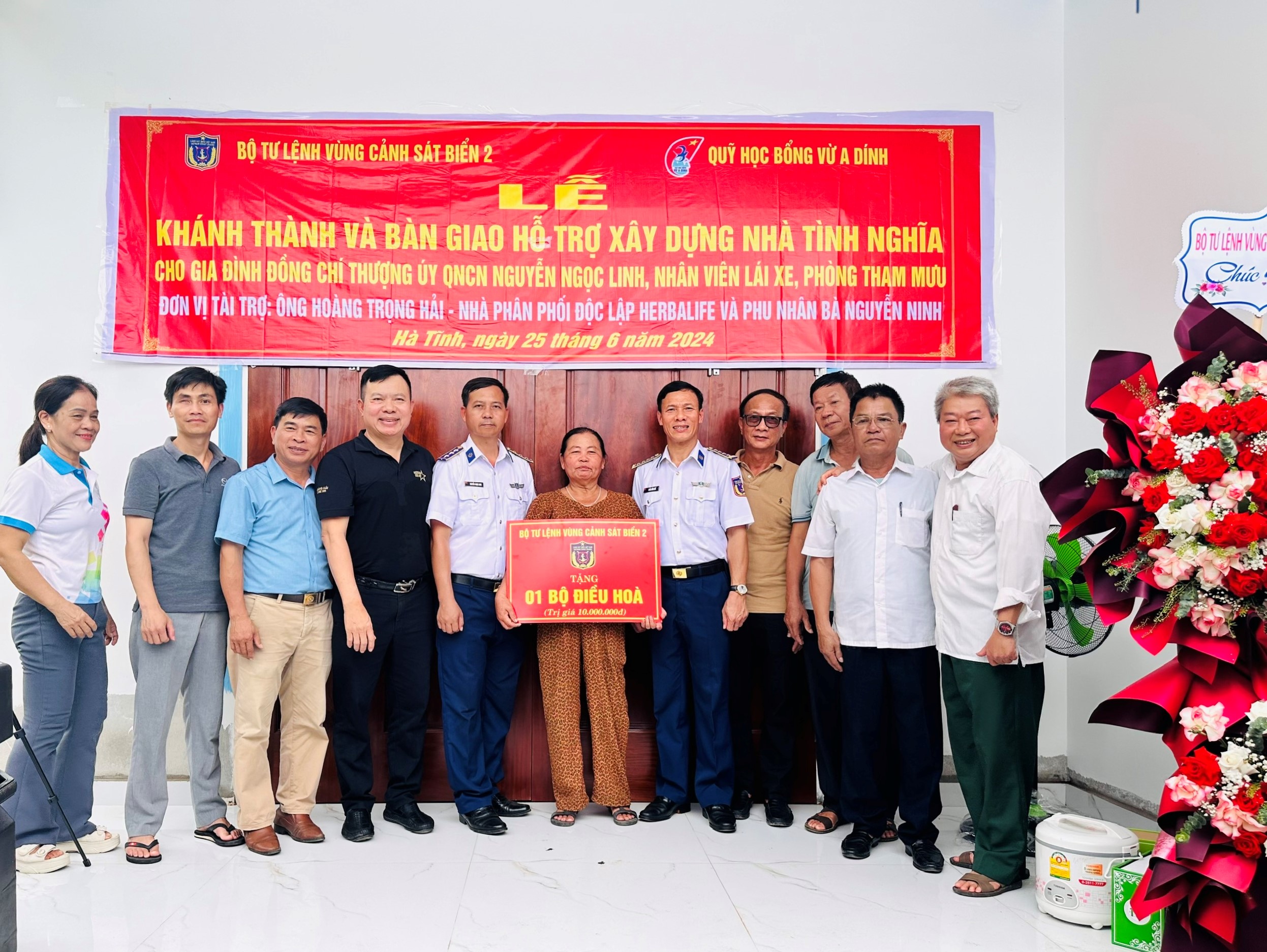 B&agrave;n giao nh&agrave; t&igrave;nh nghĩa cho gia đ&igrave;nh qu&acirc;n nh&acirc;n kh&oacute; khăn- Ảnh 1.