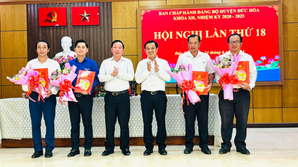 Long An: Chỉ định nhiều c&aacute;n bộ tham gia Ban Chấp h&agrave;nh Đảng bộ huyện Đức H&ograve;a- Ảnh 3.