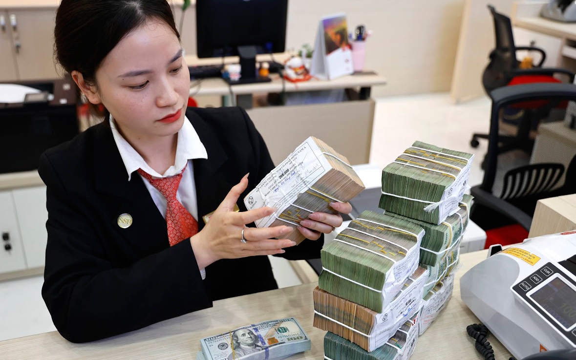 Lãi suất tiền gửi tăng, mừng nhiều hơn lo