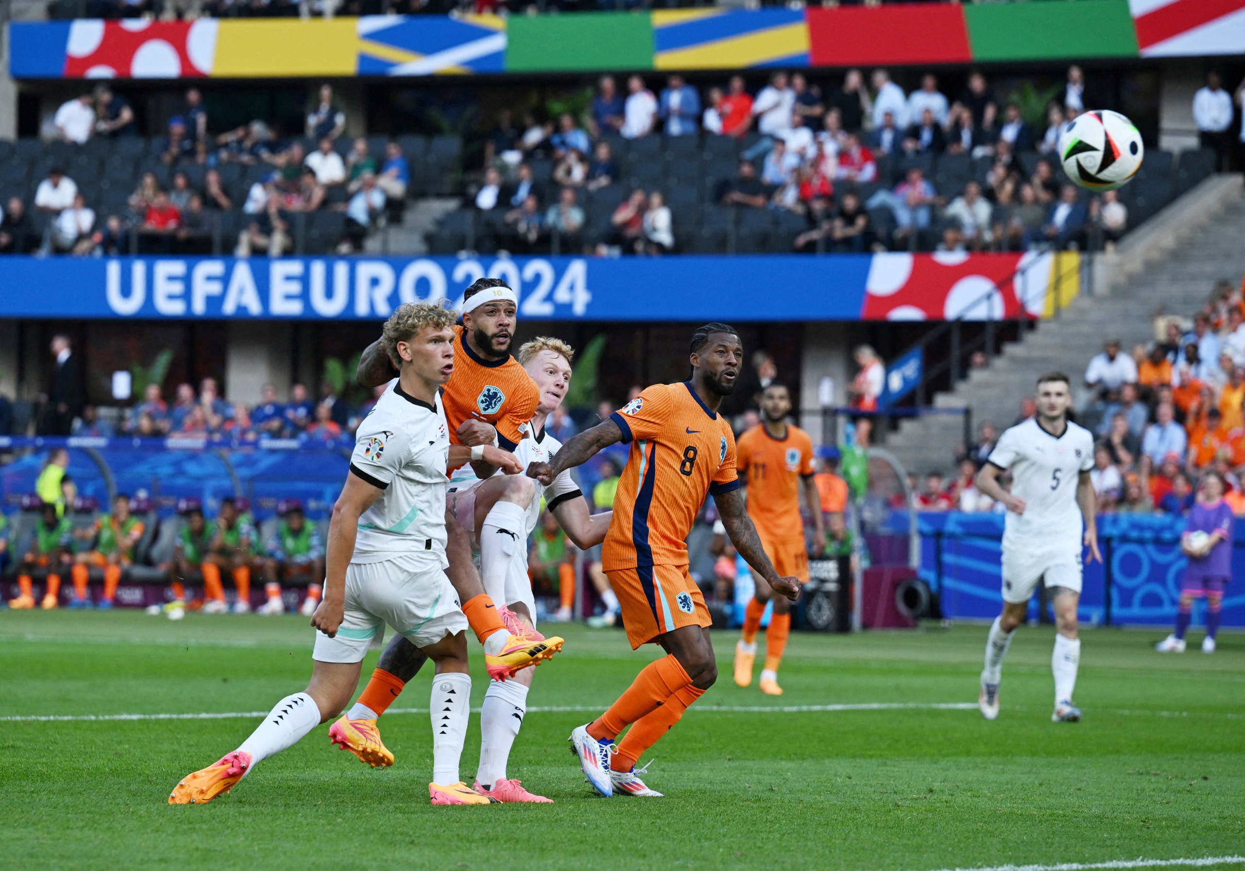 EURO 2024: Tuyển H&agrave; Lan g&acirc;y thất vọng trong trận thua &Aacute;o- Ảnh 2.