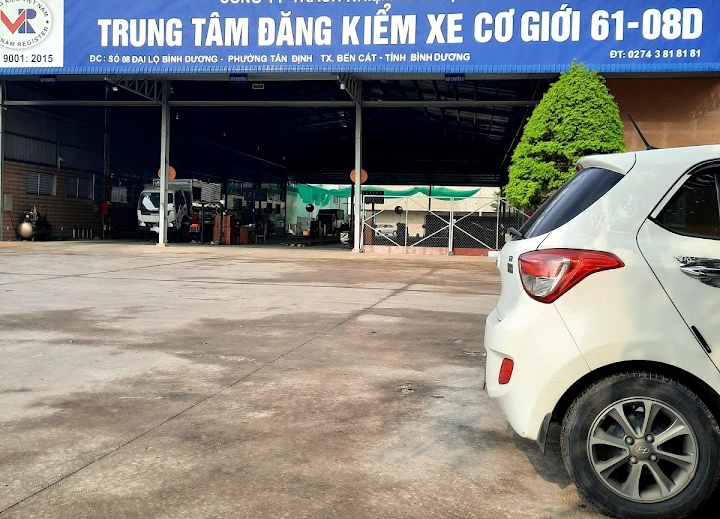 Bình Dương: Truy tố 11 cán bộ, nhân viên Trung tâm đăng kiểm xe cơ giới 61-08D- Ảnh 1.