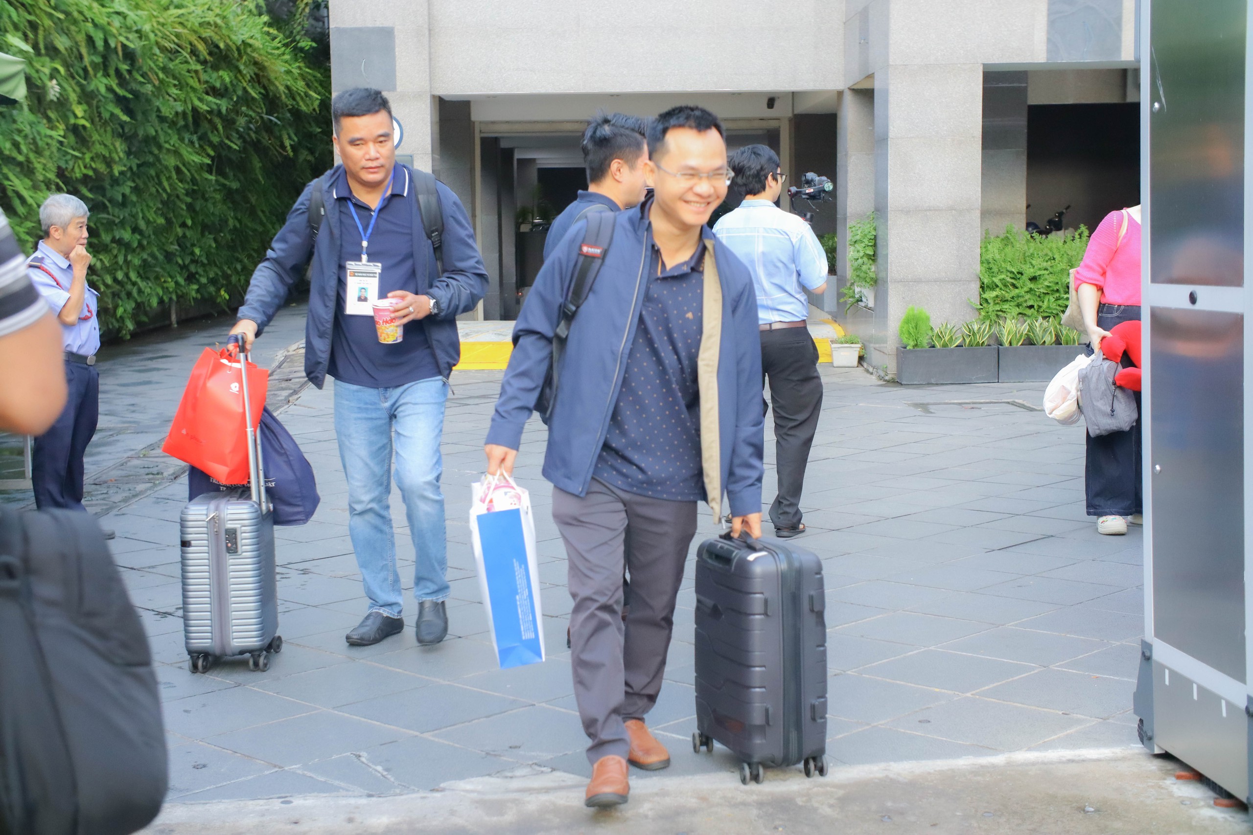 Giảng vi&ecirc;n c&aacute;c trường đại học ở TP HCM l&ecirc;n đường nhận nhiệm vụ đặc biệt- Ảnh 4.