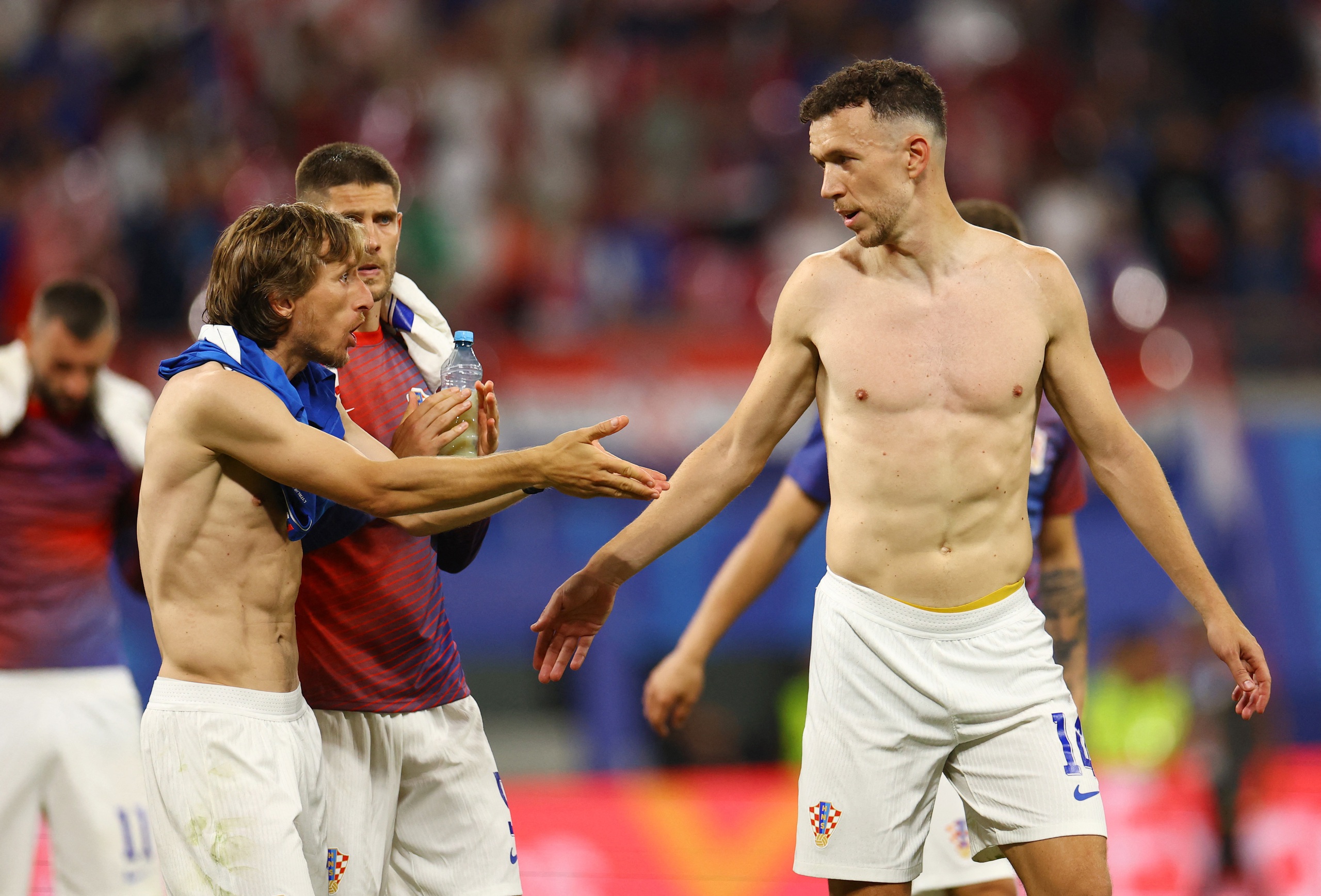 Luka Modric kh&ocirc;ng giải nghệ d&ugrave; Croatia bị loại khỏi Euro 2024- Ảnh 14.