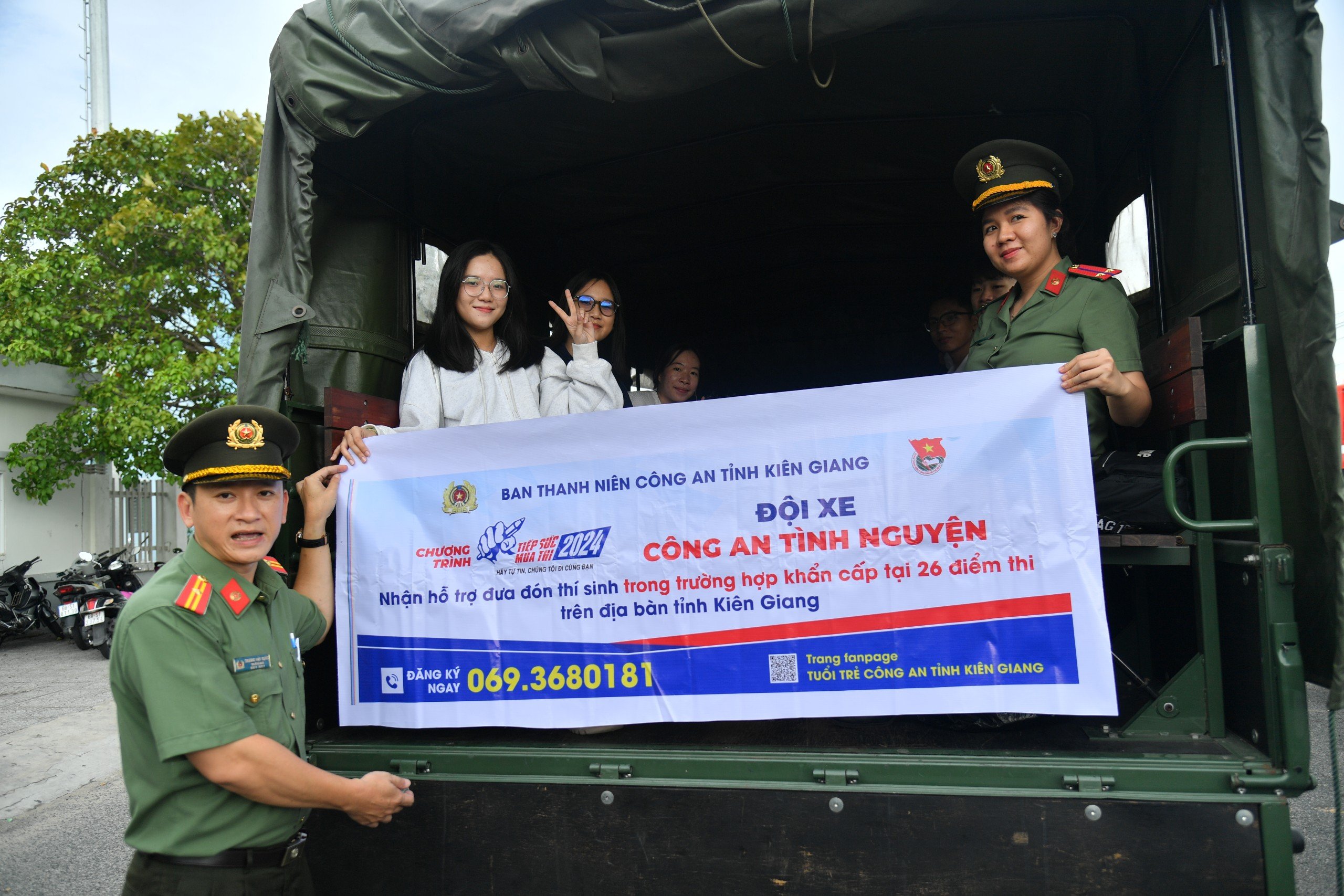 H&agrave;ng trăm th&iacute; sinh vượt biển v&agrave;o đất liền thi tốt nghiệp THPT- Ảnh 5.