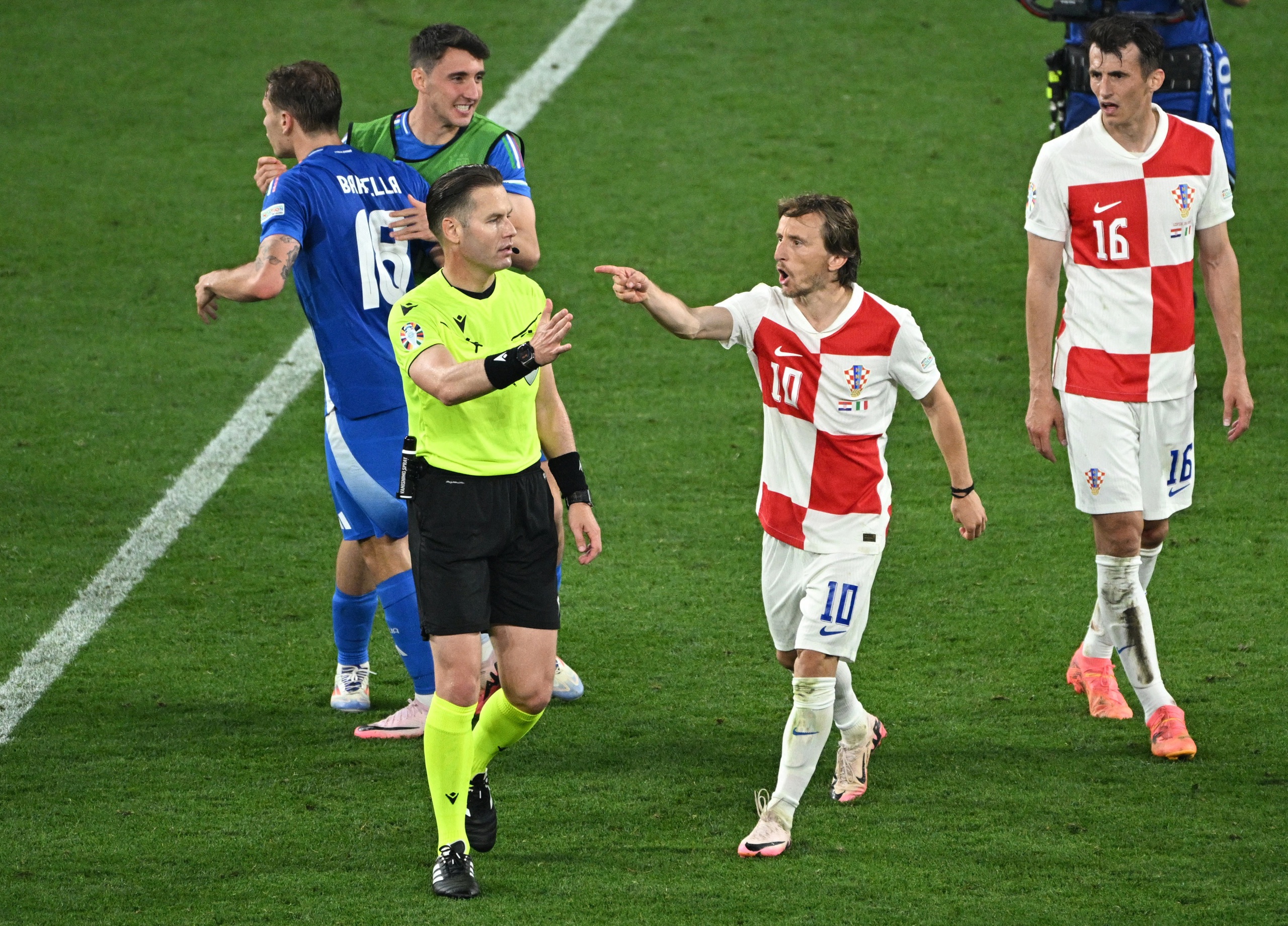 Luka Modric kh&ocirc;ng giải nghệ d&ugrave; Croatia bị loại khỏi Euro 2024- Ảnh 10.