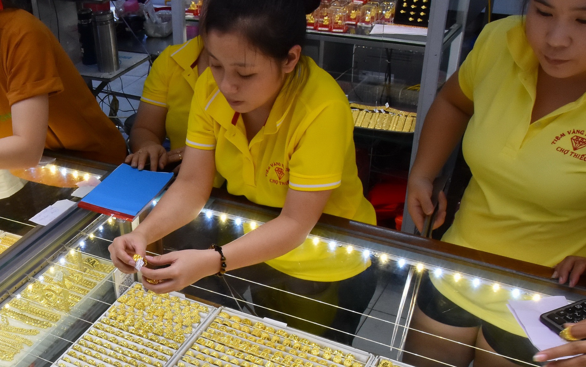Giá vàng hôm nay, 26-6: Bất ngờ sụt giảm