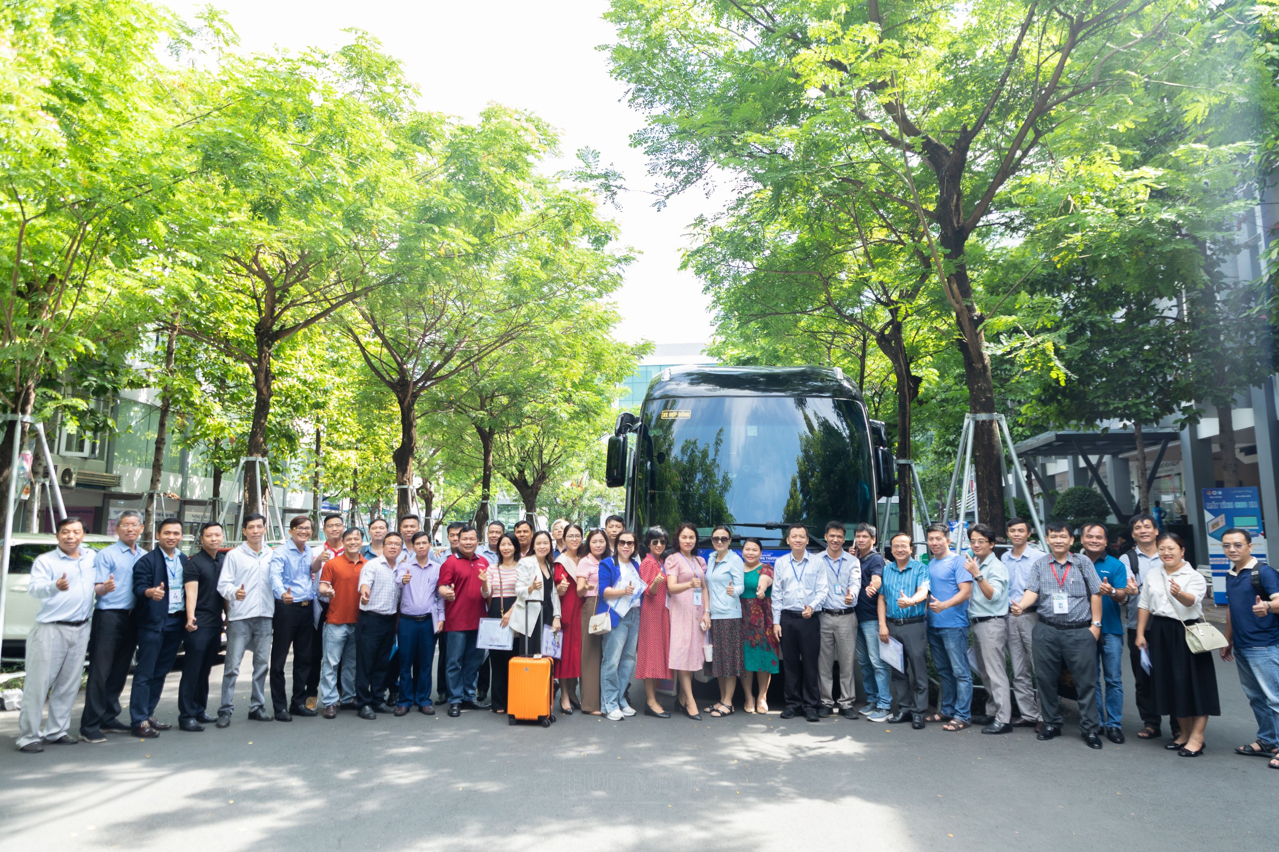 Giảng vi&ecirc;n c&aacute;c trường đại học ở TP HCM l&ecirc;n đường nhận nhiệm vụ đặc biệt- Ảnh 5.