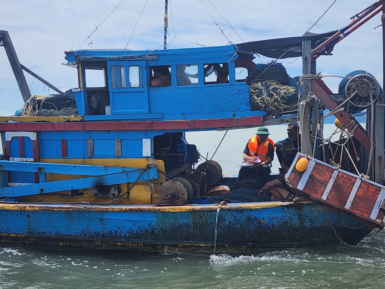 Một t&agrave;u c&aacute; gặp nạn tr&ecirc;n v&ugrave;ng biển thuộc huyện Cần Giờ- Ảnh 1.