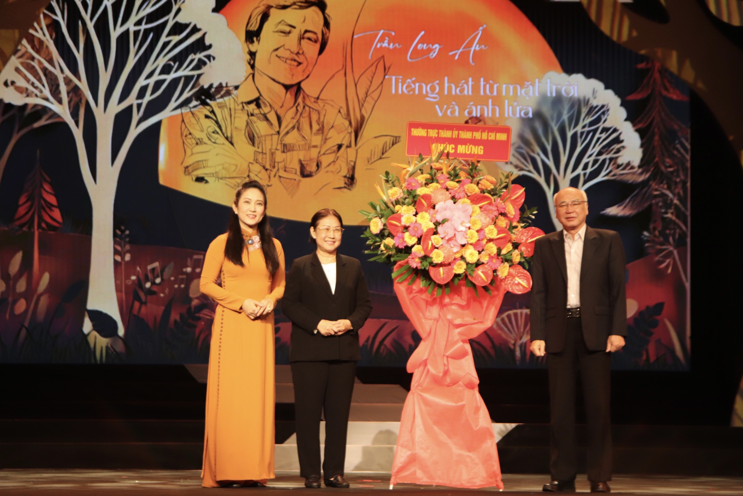 Ca sĩ Cẩm V&acirc;n, Tạ Minh T&acirc;m, Quang Linh, Hiền Thục... tụ hội đ&ecirc;m nhạc Trần Long Ẩn- Ảnh 3.