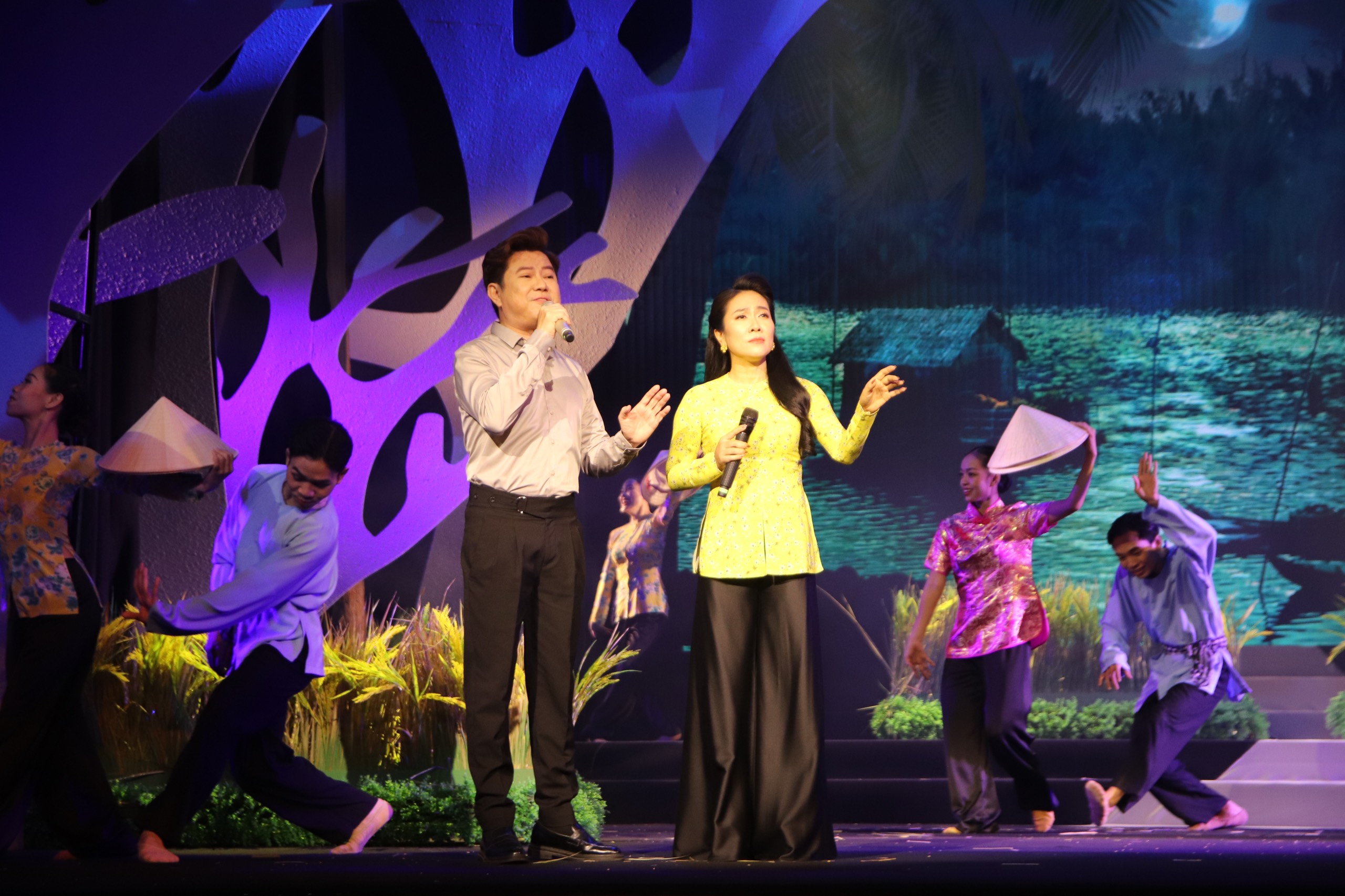 Ca sĩ Cẩm V&acirc;n, Tạ Minh T&acirc;m, Quang Linh, Hiền Thục... tụ hội đ&ecirc;m nhạc Trần Long Ẩn- Ảnh 14.