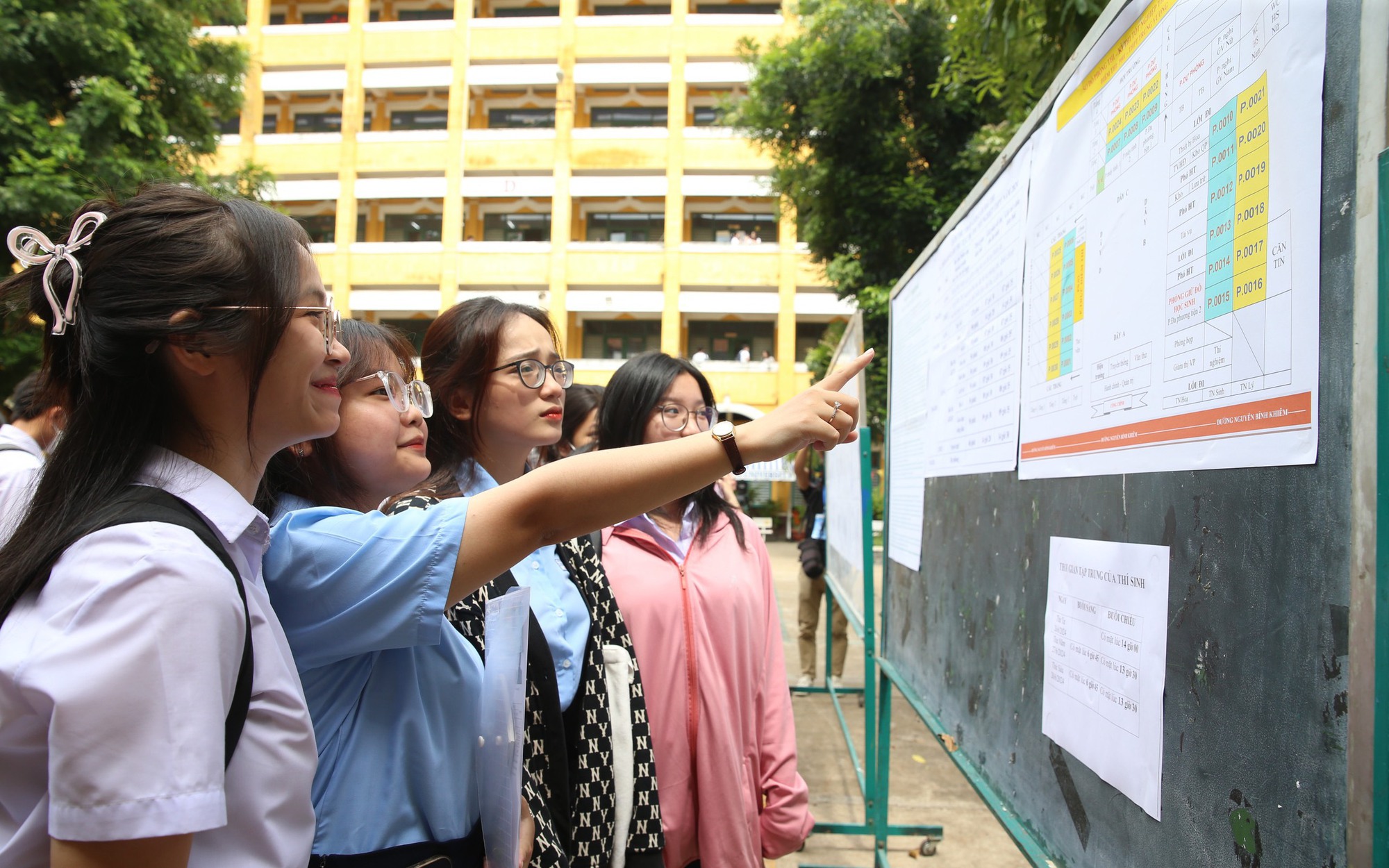 Hơn 1 triệu thí sinh bước vào thi môn văn, đón xem gợi ý giải đề