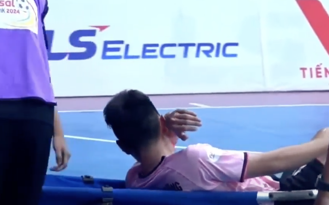 Cầu thủ futsal rơi lệ rời sân, đương kim á quân Sahako thắng chật vật
