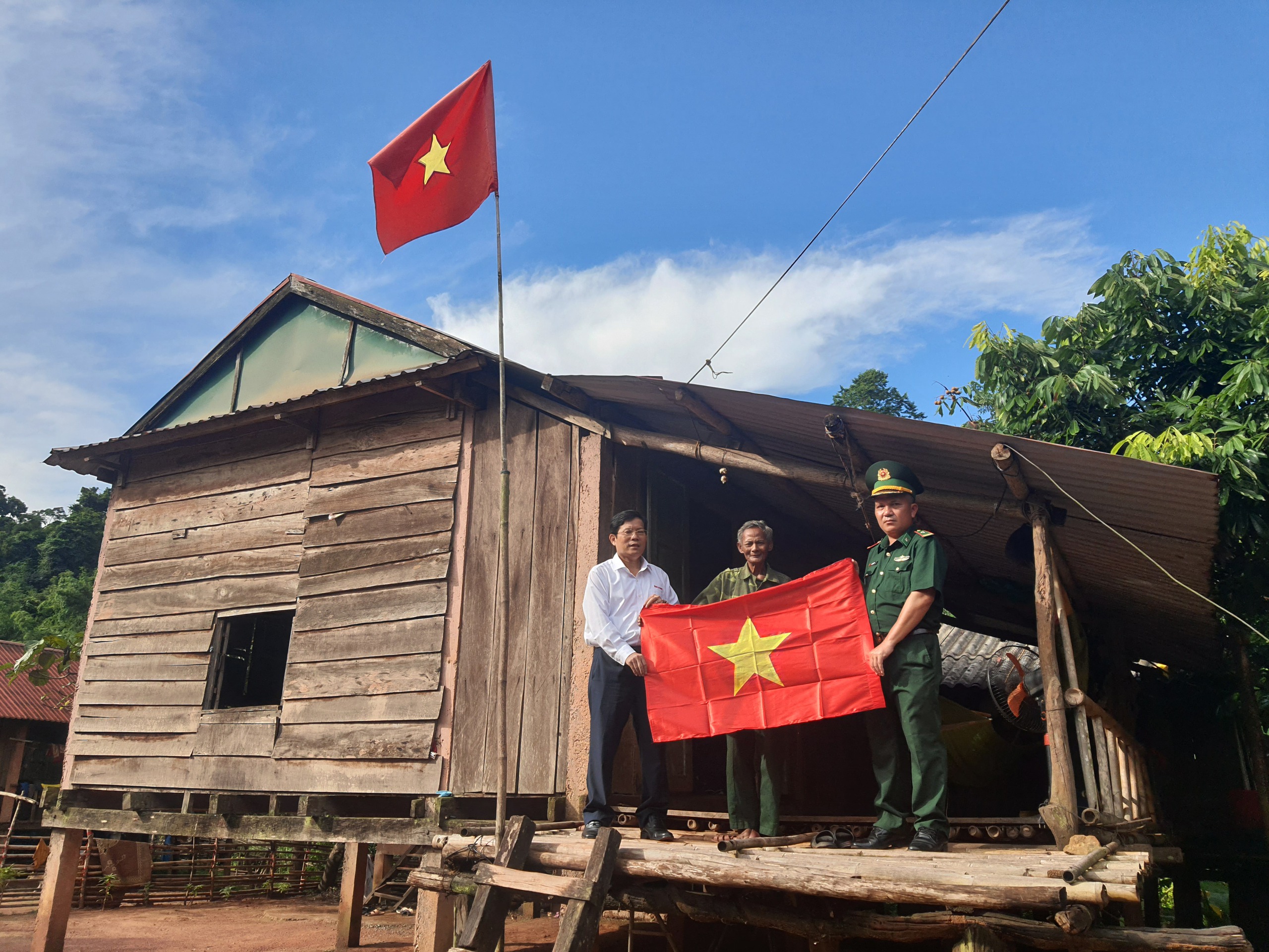 "Tự h&agrave;o cờ Tổ quốc' - Th&ocirc;ng điệp lớn về t&igrave;nh y&ecirc;u đất nước- Ảnh 3.