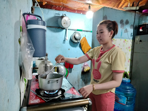 Công nhân mong muốn nhà nước có giải pháp bình ổn giá cả các mặt hàng thiết yếu để ổn định cuộc sống