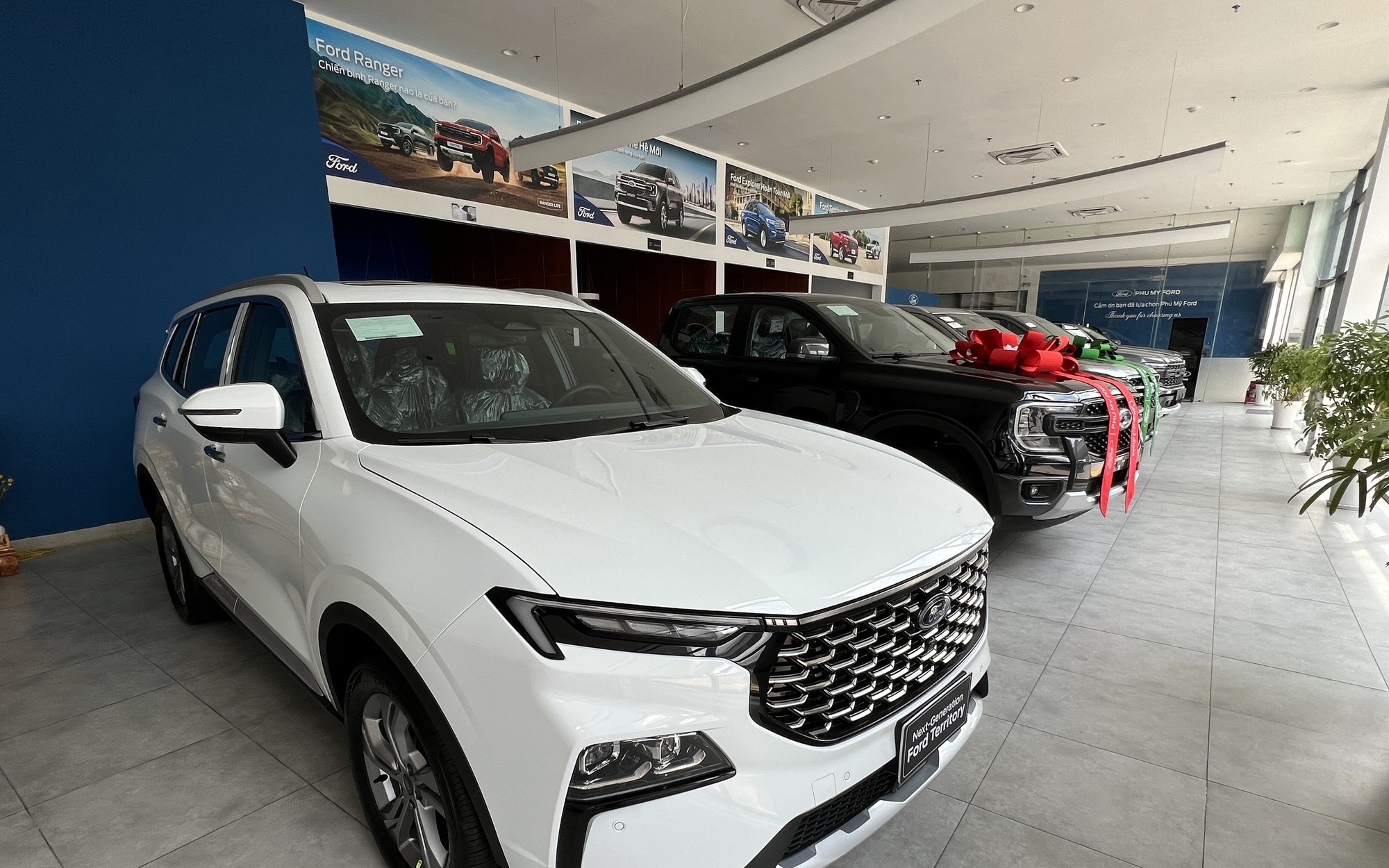Giá ô tô sẽ còn bao nhiêu khi giảm 50% lệ phí trước bạ?
