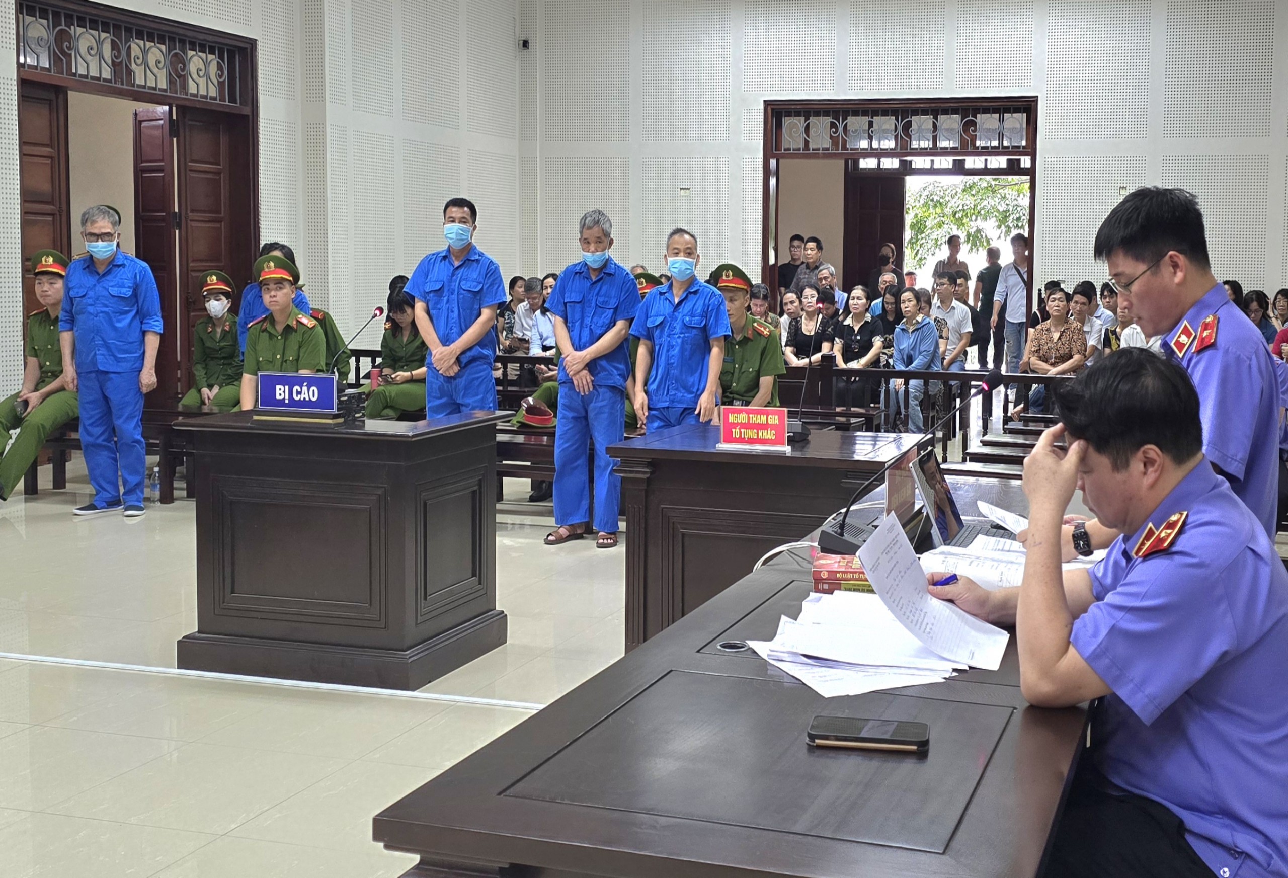 Bị c&aacute;o Đỗ Hữu Ca xin giảm nhẹ h&igrave;nh phạt v&igrave; giờ tuổi cao, nhiều bệnh tật- Ảnh 2.