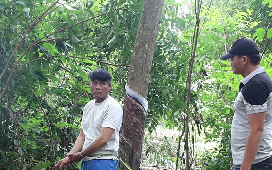 Bắt đối tượng hiếp d&acirc;m b&eacute; g&aacute;i l&uacute;c rạng s&aacute;ng khi bố mẹ đi cạo mủ cao su