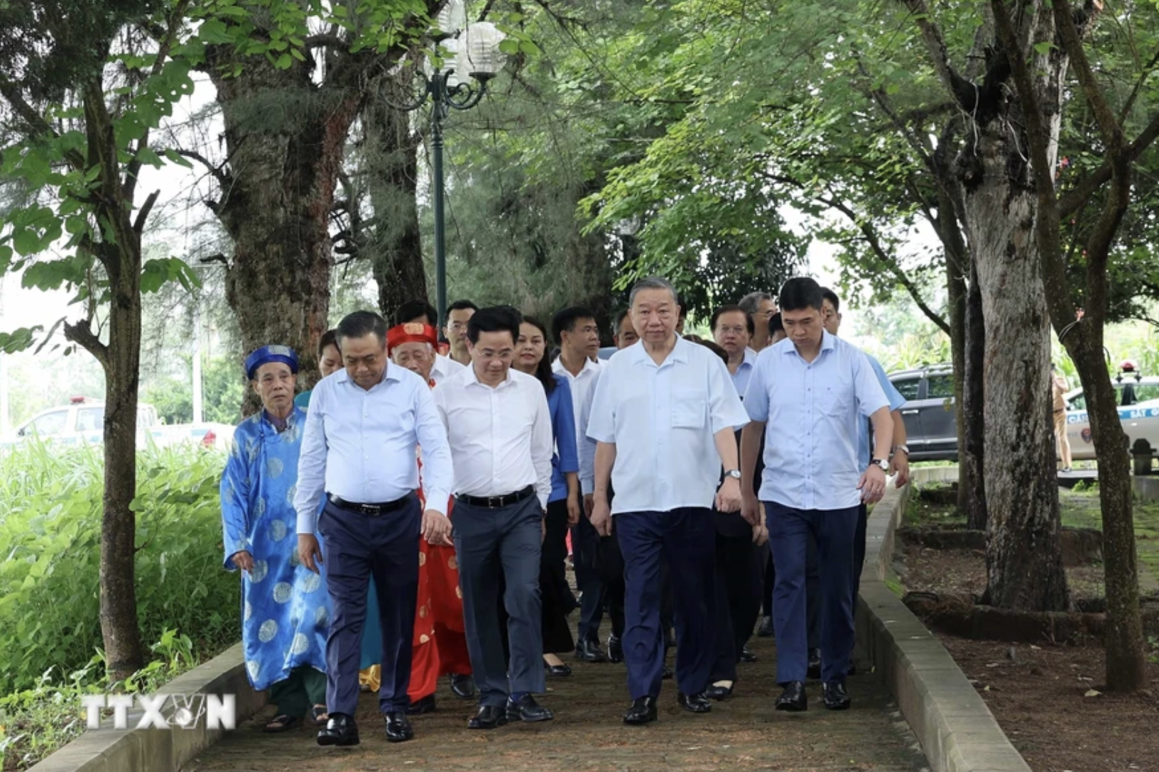 Chủ tịch nước T&ocirc; L&acirc;m thăm gia đ&igrave;nh 4 thế hệ tại L&agrave;ng cổ Đường L&acirc;m- Ảnh 8.