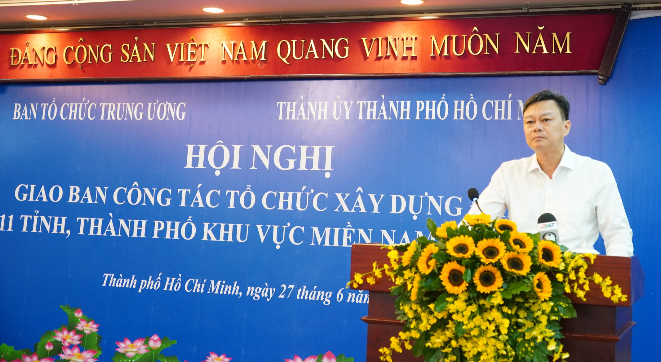 Chuẩn bị cho Đại hội c&aacute;c cấp, tiến tới Đại hội XIV của Đảng- Ảnh 2.