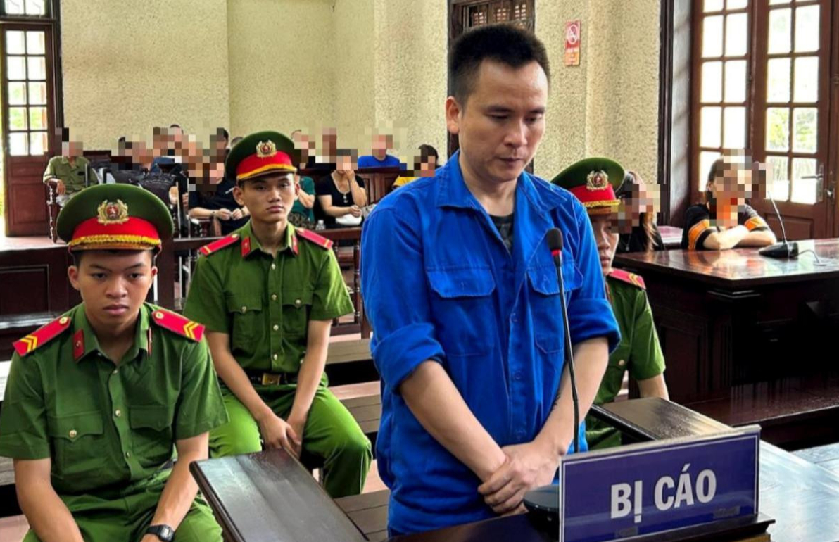 Tuy&ecirc;n tử h&igrave;nh người đ&agrave;n &ocirc;ng nhận vận chuyển gần 7 kg h&agrave;ng 