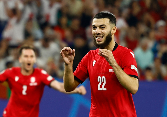 Georges Mikautadze g&oacute;p c&ocirc;ng gi&uacute;p Georgia lọt v&agrave;o v&ograve;ng 1/8 v&agrave; đang dẫn đầu danh s&aacute;ch &ldquo;Vua ph&aacute; lưới&rdquo; Euro 2024 Ảnh: REUTERS