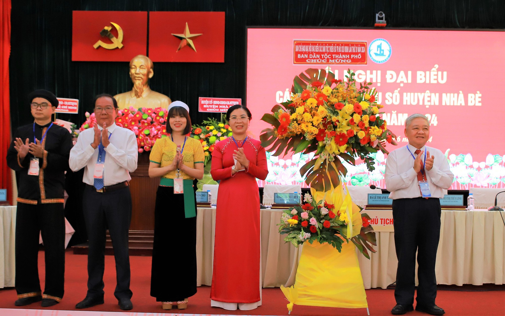 Huy động mọi nguồn lực gi&uacute;p đồng b&agrave;o d&acirc;n tộc thiểu số giảm ngh&egrave;o bền vững