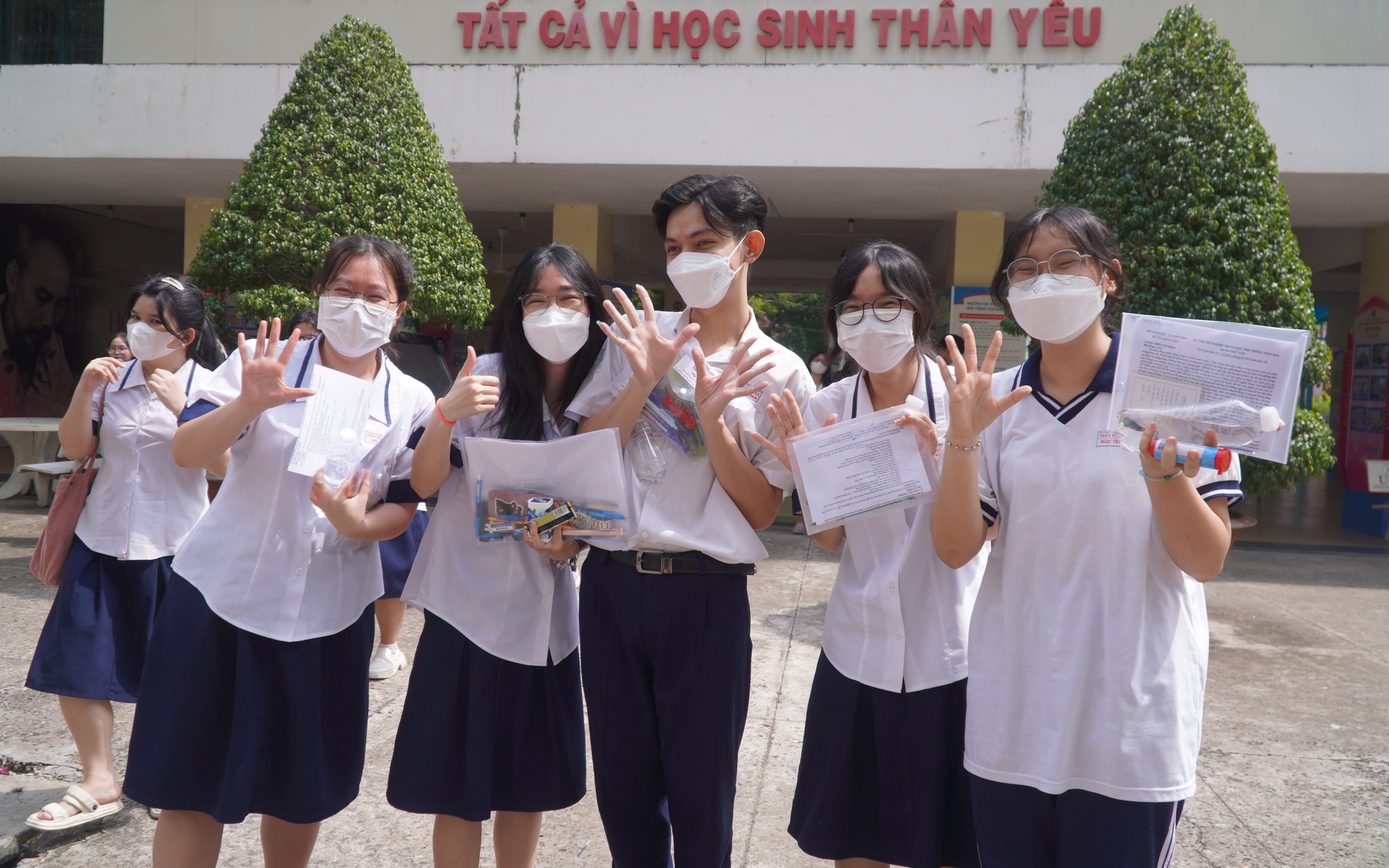 "Vừa đọc đề ngữ văn xong là thấy khỏe trong người"