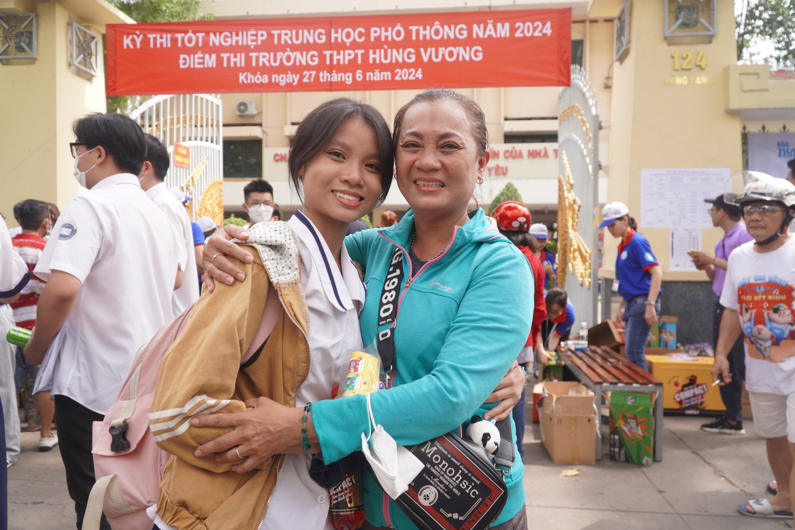 "Vừa đọc đề ngữ văn xong l&agrave; thấy khỏe trong người"- Ảnh 5.
