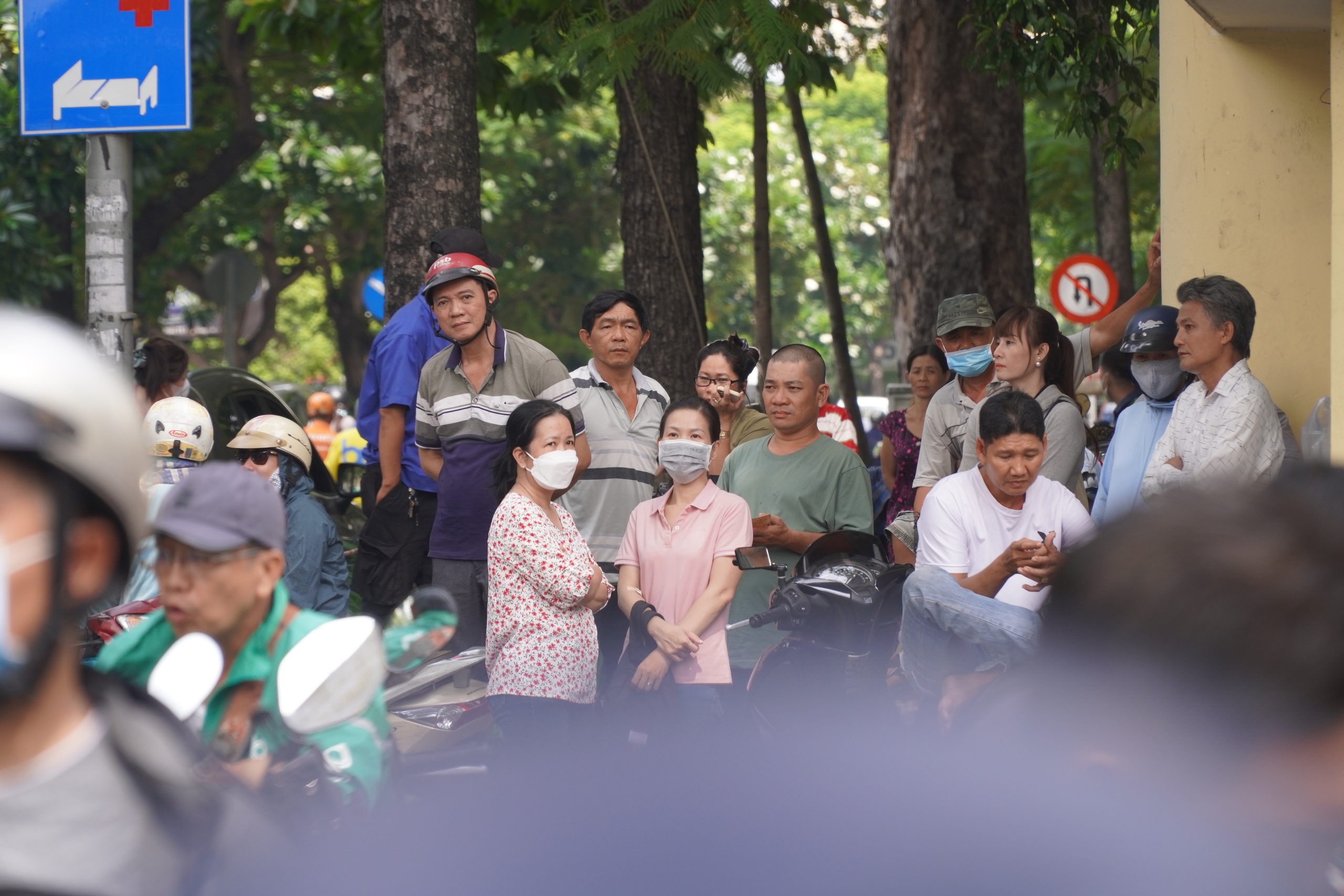 "Vừa đọc đề ngữ văn xong l&agrave; thấy khỏe trong người"- Ảnh 1.