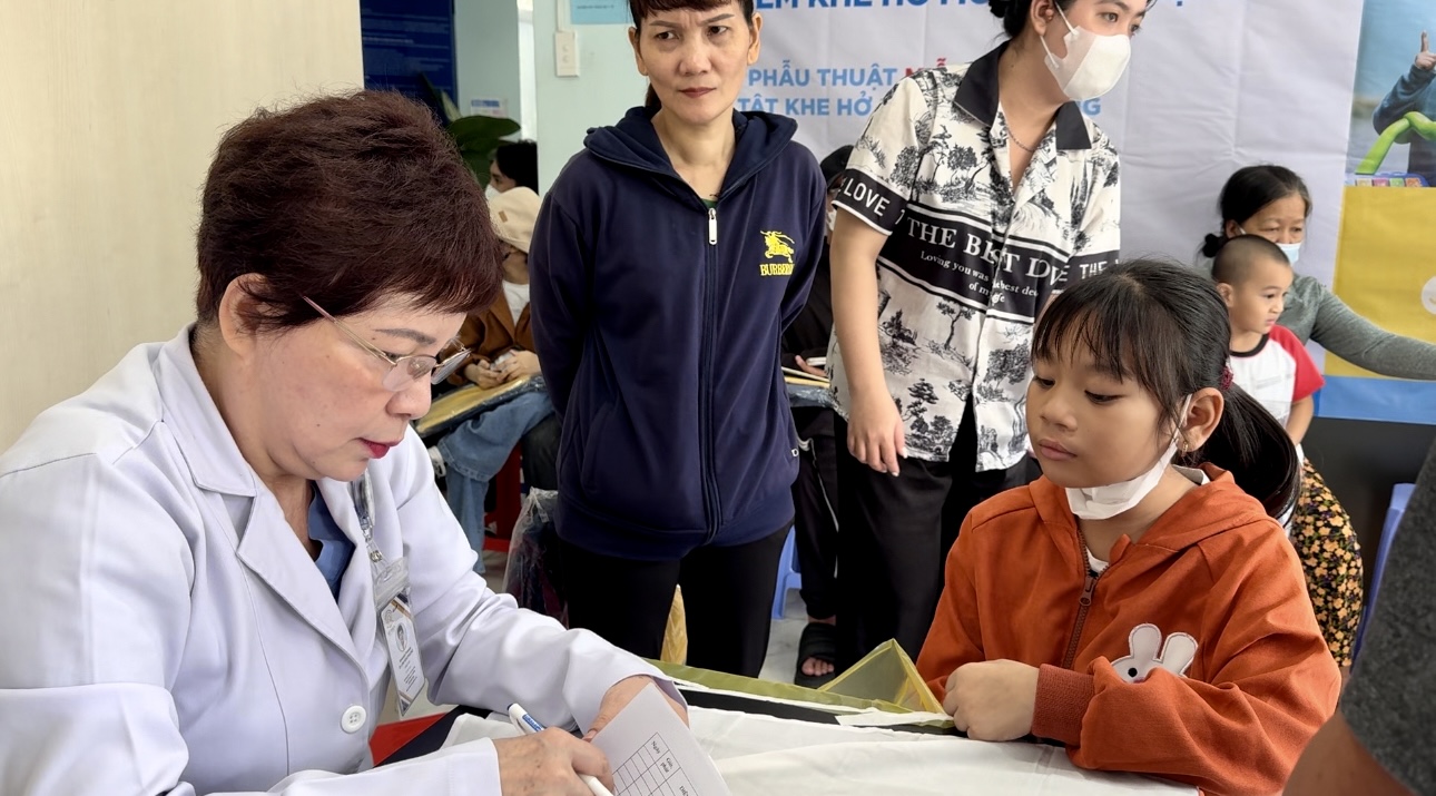 Hưởng ứng tháng hành động với chương trình phẫu thuật khe hở môi vòm miệng - Ảnh 2.