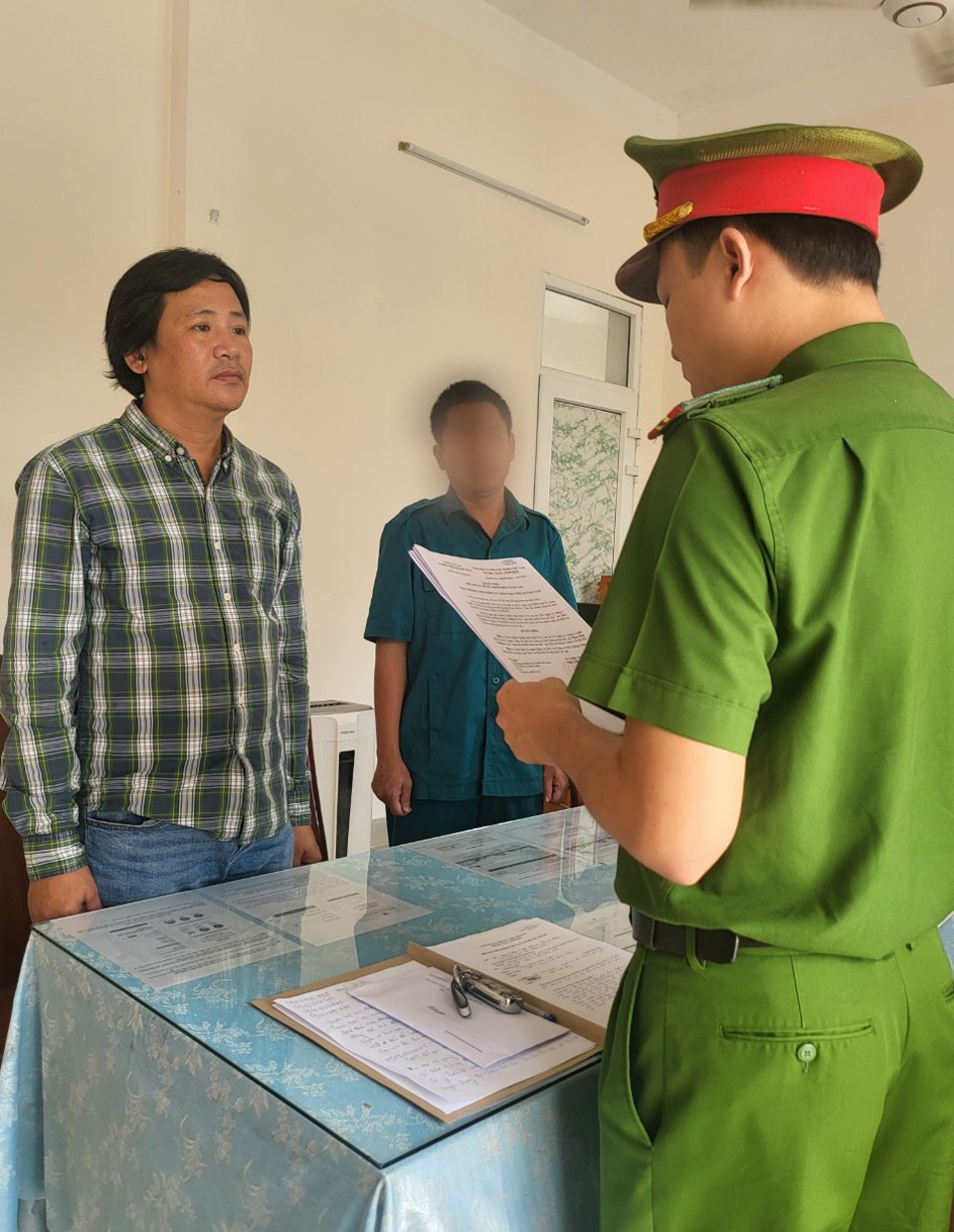 Người đ&agrave;n &ocirc;ng vay mượn 1,6 tỉ đồng 