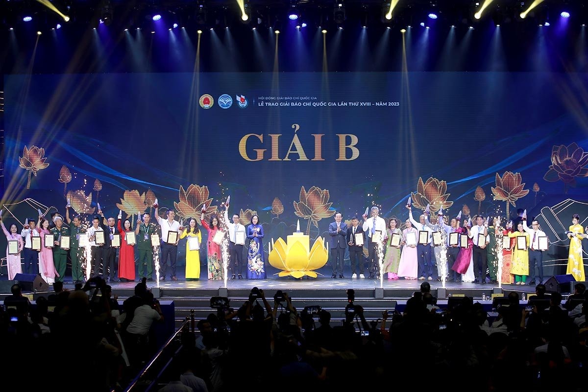 Lễ trao giải Báo chí Quốc gia lần thứ XVIII: Vượt qua "vùng an toàn" để đổi mới, sáng tạo- Ảnh 2.