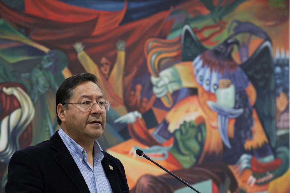 Tổng thống Bolivia Luis Arce tham dự cuộc họp b&aacute;o ở sau cuộc đảo ch&iacute;nh bất th&agrave;nh của tướng Juan Jose Zuniga. Ảnh: Reuters