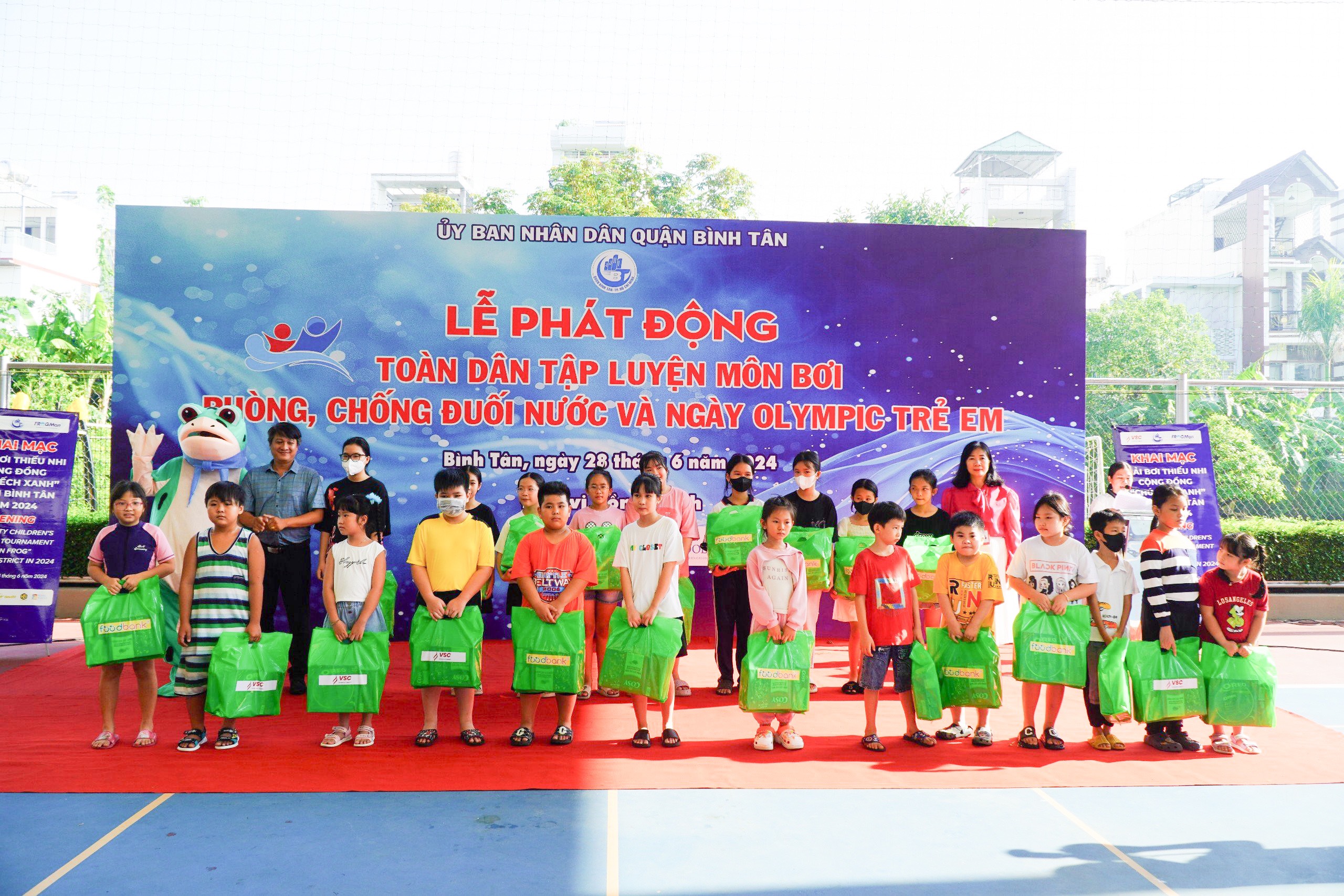 Quận B&igrave;nh T&acirc;n phổ cập bơi v&agrave; ph&ograve;ng chống đuối nước với Giải bơi thi&ecirc;u nhi "Ch&uacute; ếch xanh"- Ảnh 1.