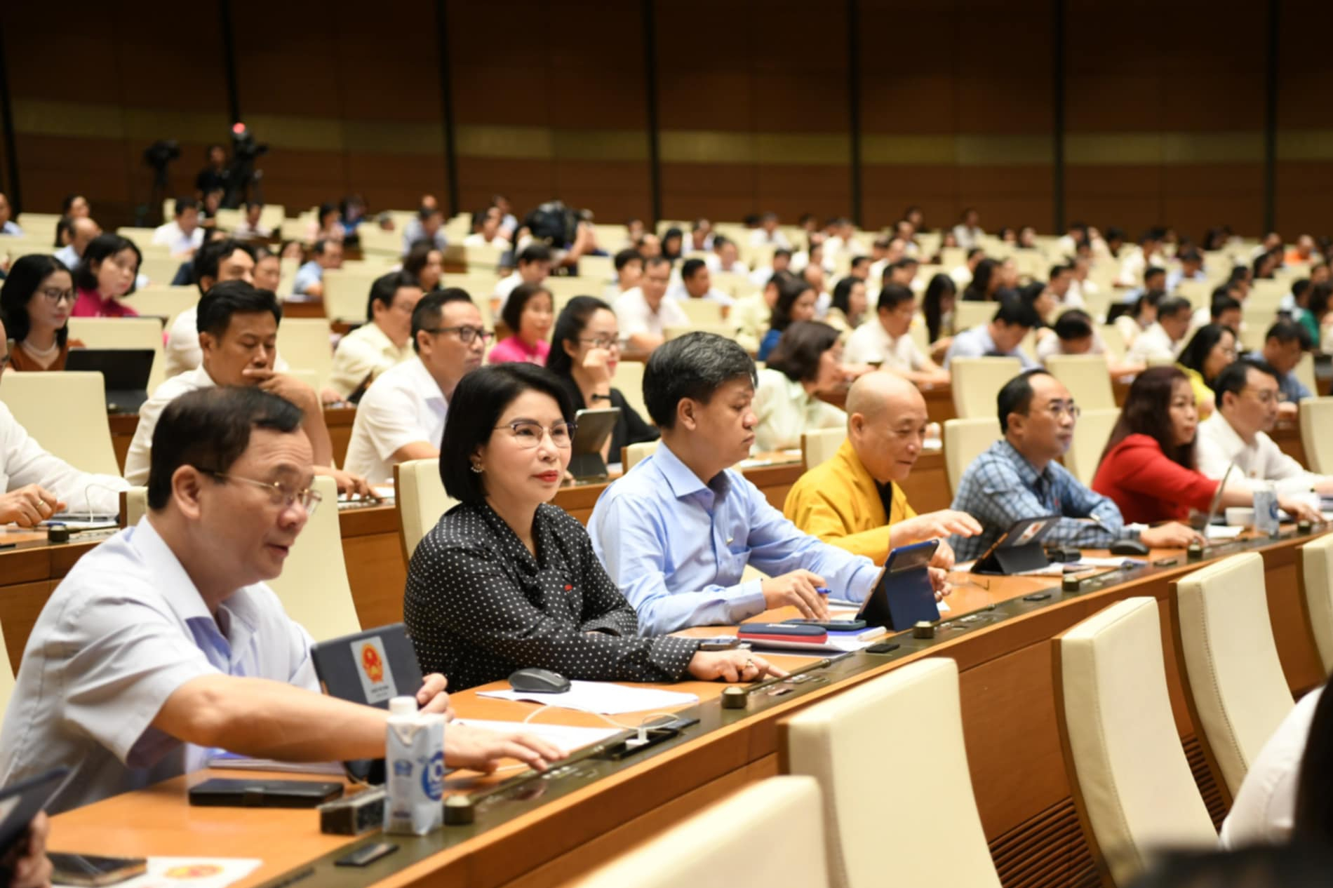 Quốc hội biểu quyết th&ocirc;ng qua Luật Thủ đ&ocirc; sửa đổi- Ảnh 1.