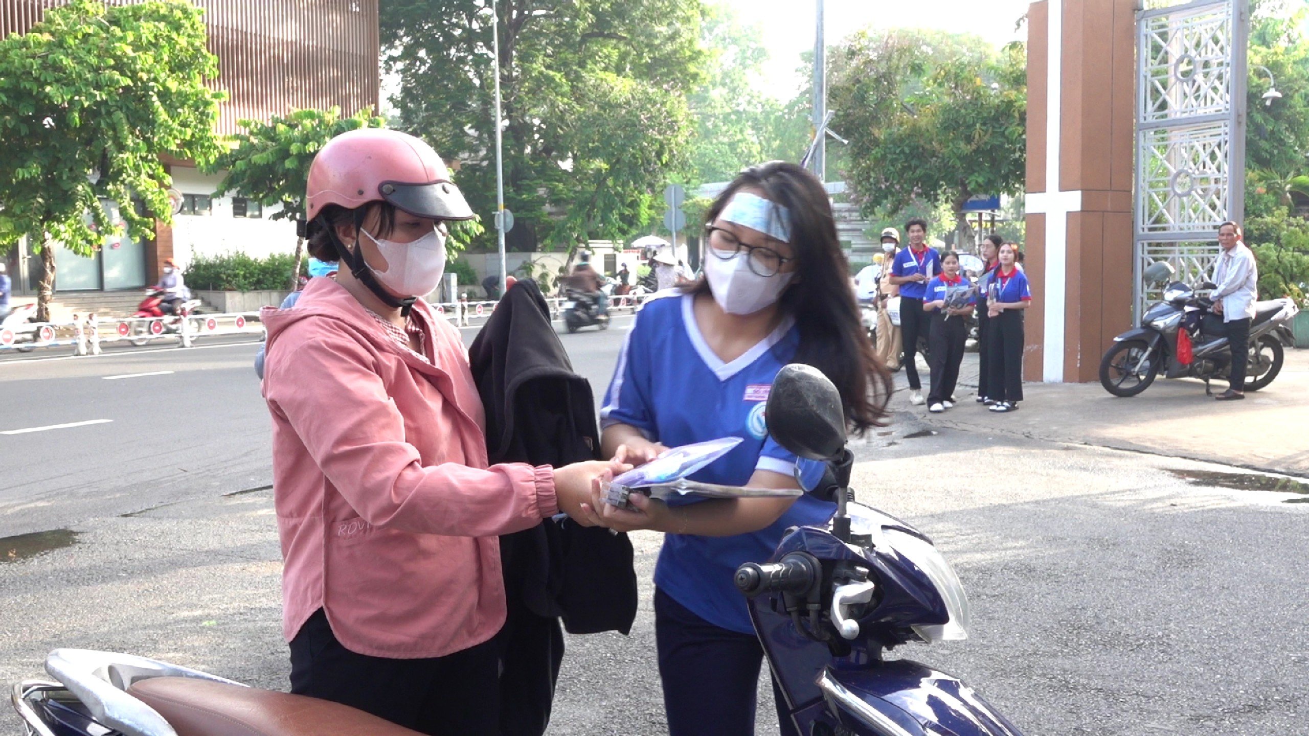 Những tình huống khó đỡ trong buổi thi tổ hợp- Ảnh 3.