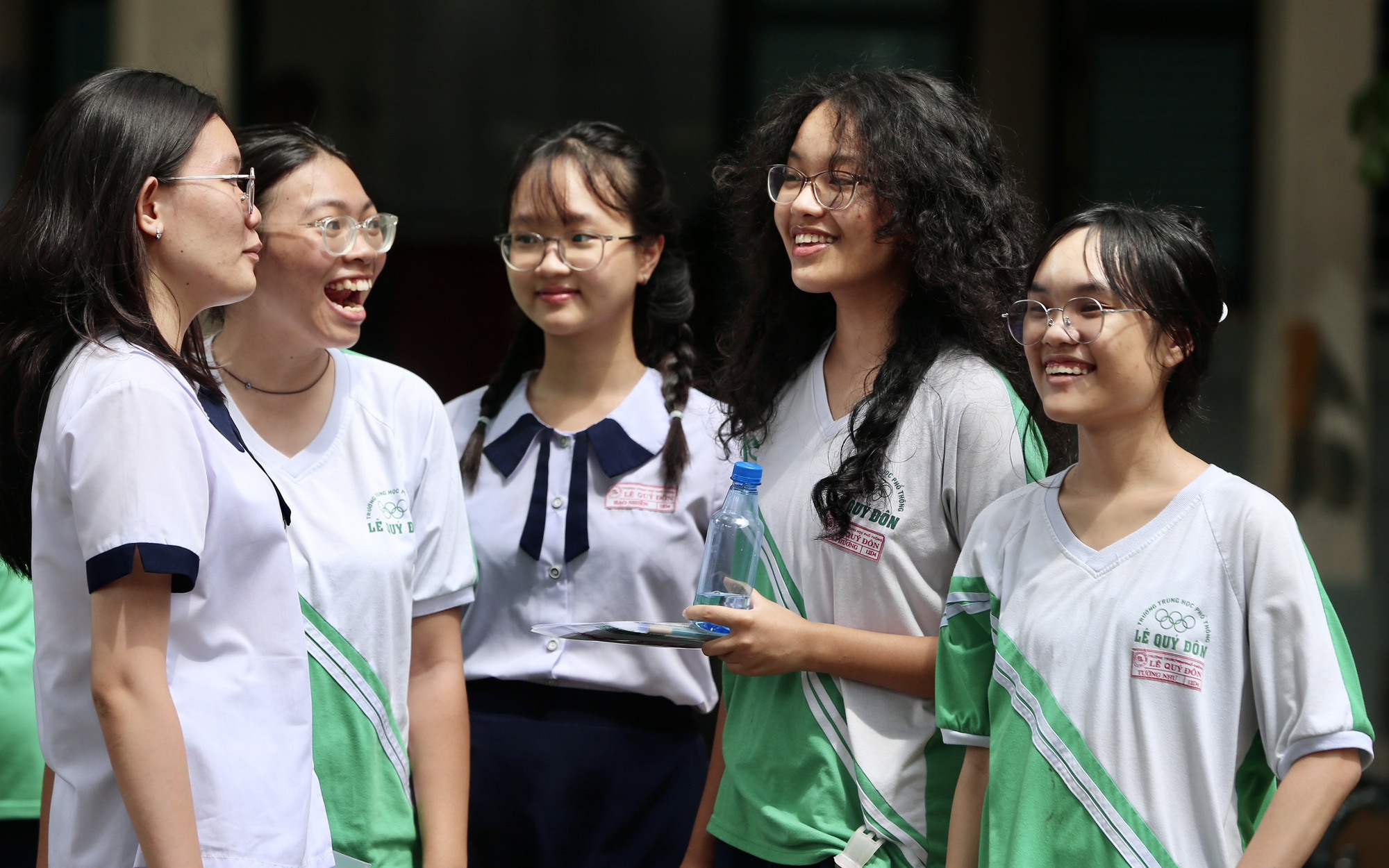 Thí sinh rạng rỡ sau môn thi cuối cùng, tự tin đạt điểm cao