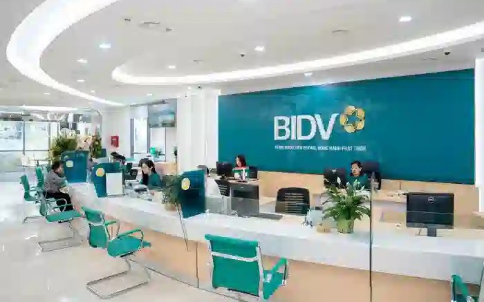 Nhiều ngân hàng mở cửa làm việc suốt 2 ngày cuối tuần, vì sao?