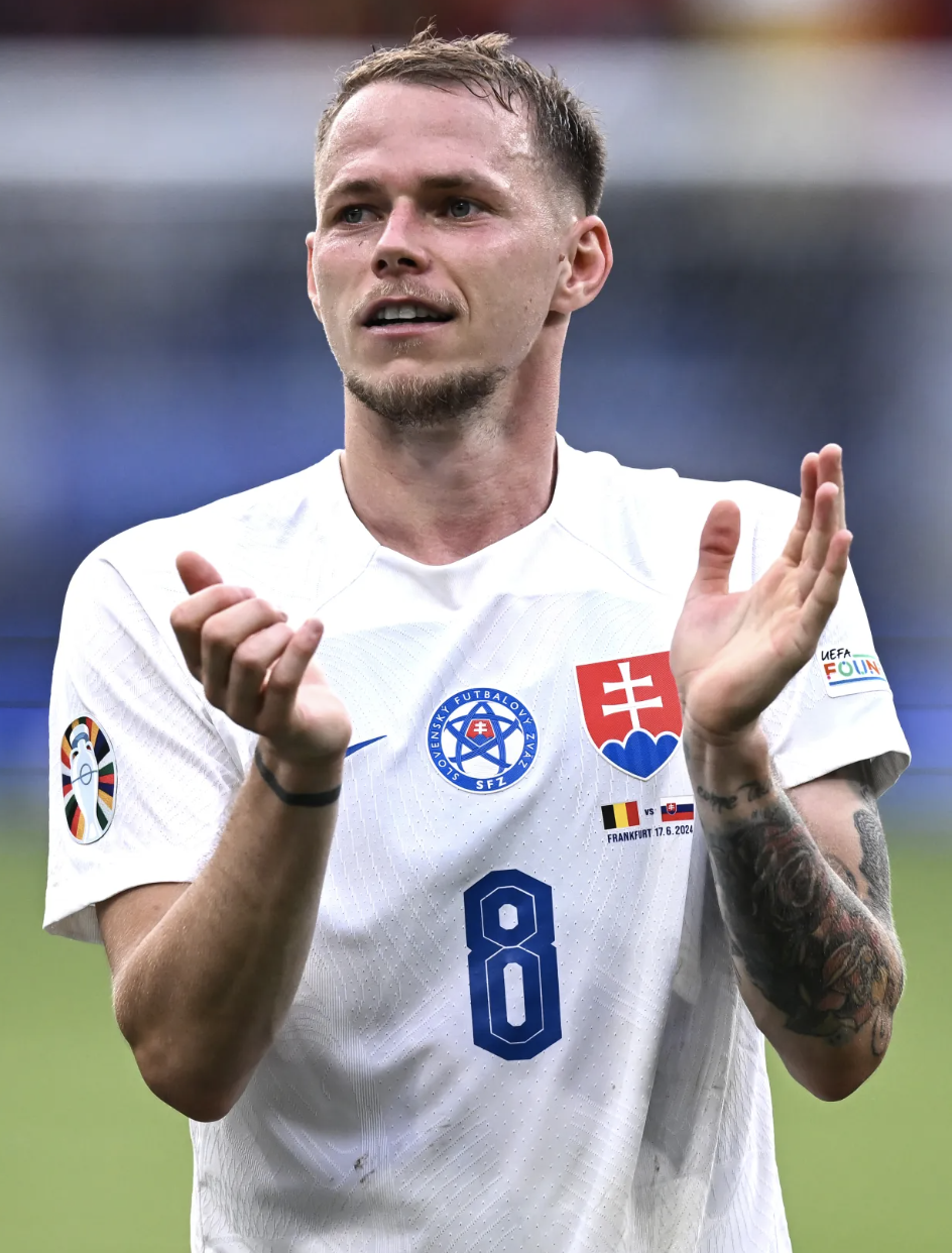 Euro 2024: Người mẫu gợi cảm Slovakia cảnh b&aacute;o tuyển Anh trước v&ograve;ng 1/8- Ảnh 4.