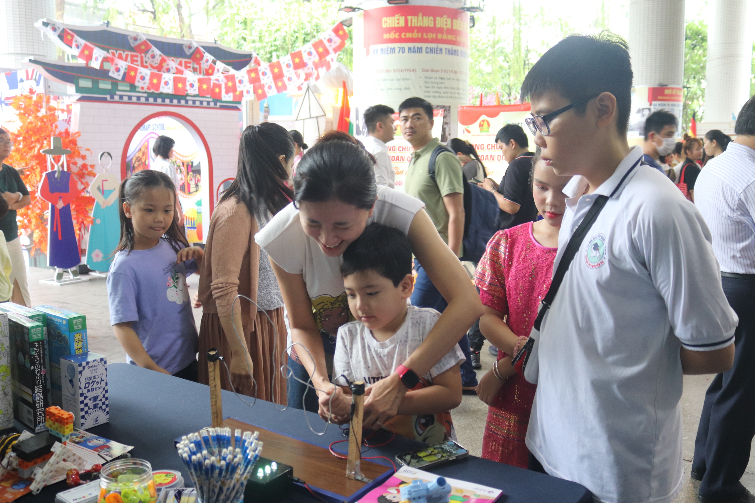 Giải nhất cuộc thi "Thiếu nhi Việt Nam- Vươn ra thế giới" thuộc về 1 trường ở Hải Ph&ograve;ng- Ảnh 3.