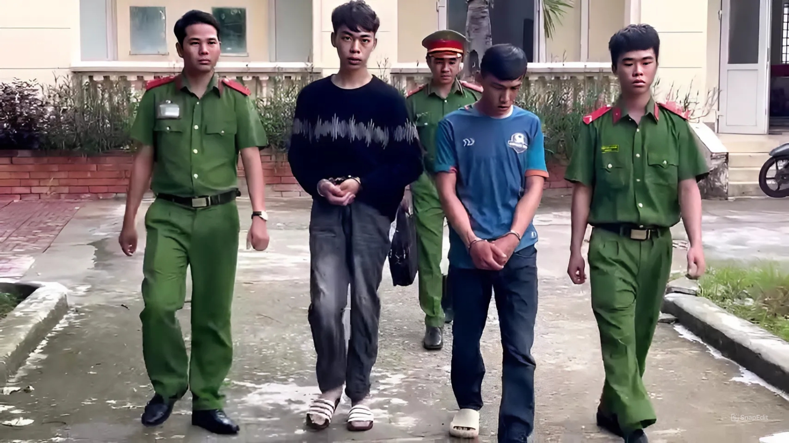 Bắt giữ 2 thanh niên mạo danh cán bộ trường sĩ quan để lừa đảo- Ảnh 1.